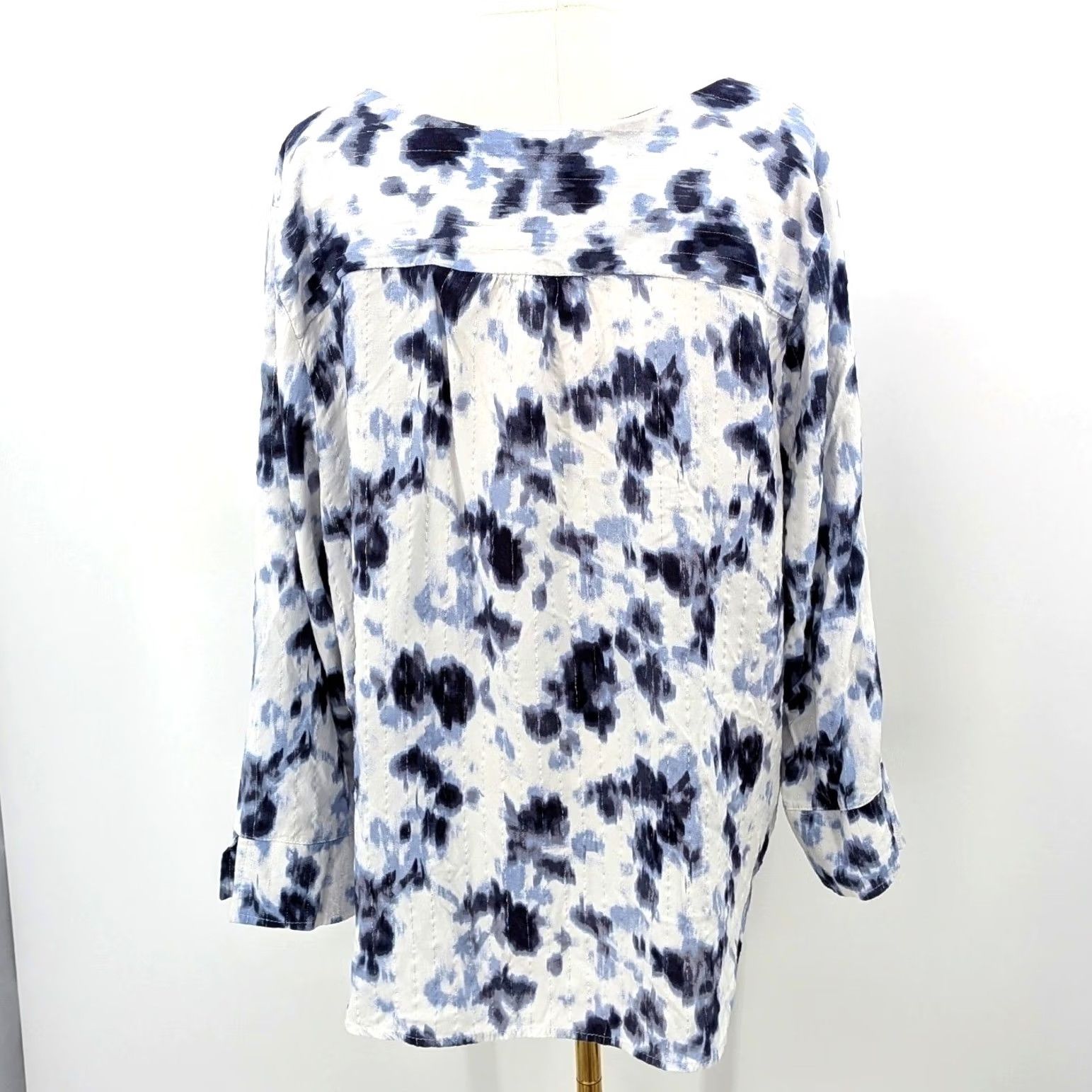 FRED Fred David Blue Floral Rayon Tunic Blouse 2X White Spring Silver Metallic Size XXL / US 16-18 / IT 52-54 - 2 Thumbnail