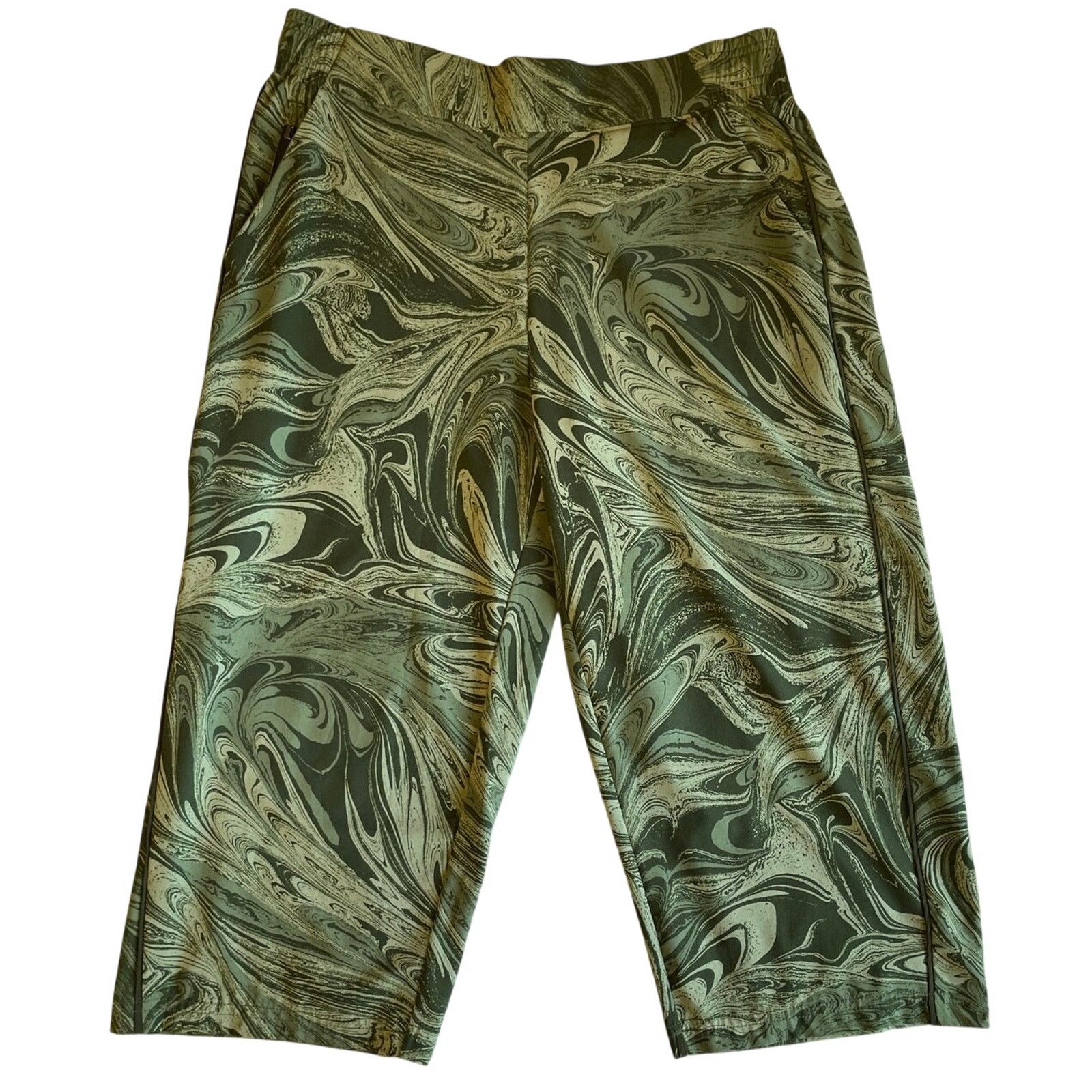 Athleta Athleta Brooklyn Green Marble Print Bermuda Long Shorts 12T Size 34" / US 12 / IT 48 - 1 Thumbnail