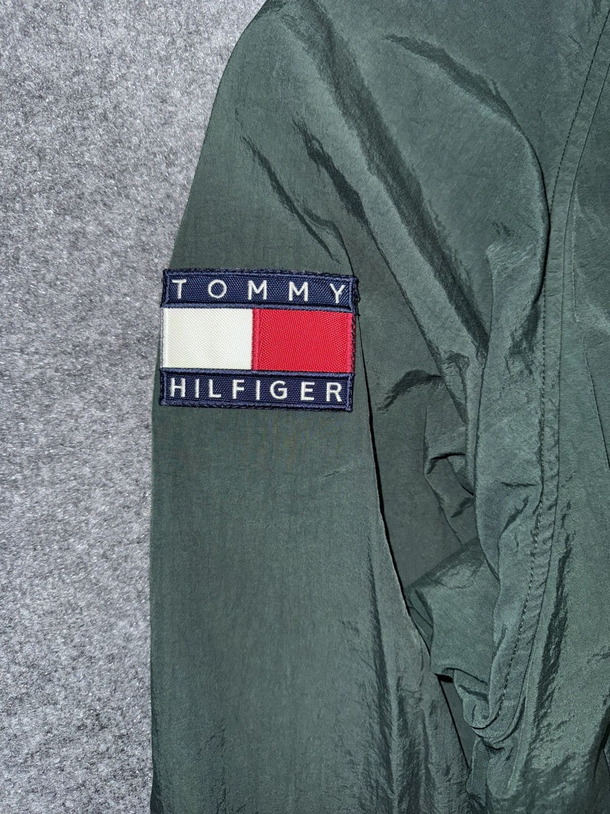 Tommy Hilfiger Vintage Tommy Hilfiger Spellout Windbreaker Jacket Size US XL / EU 56 / 4 - 3 Thumbnail