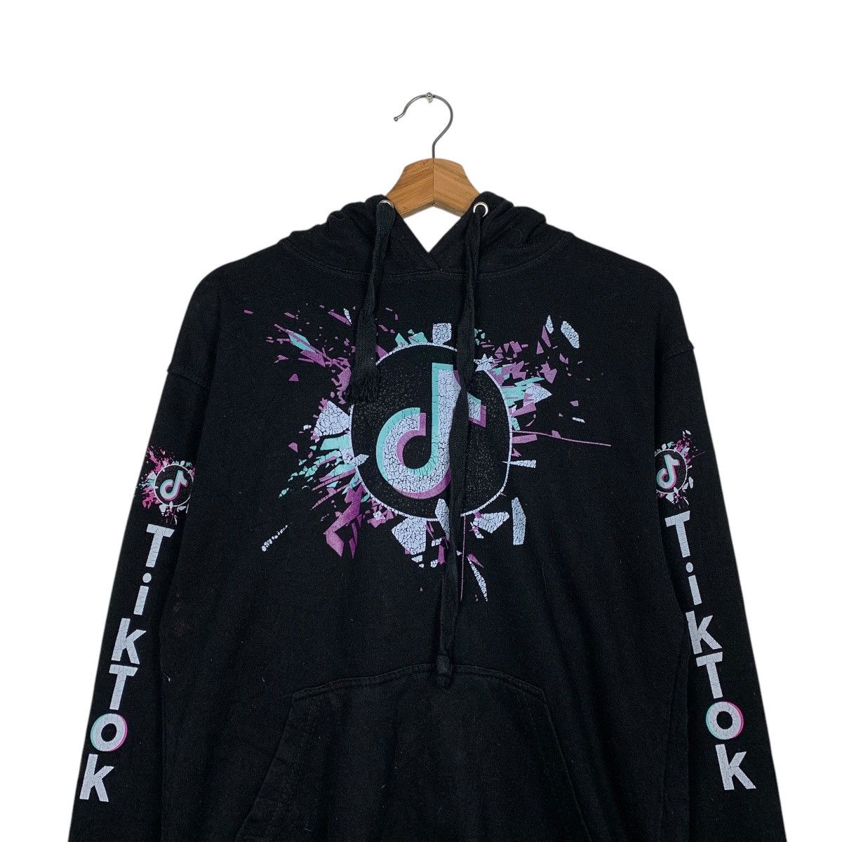 Japanese Brand Tik Tok Big Logo Pullover Hoodie Size US S / EU 44-46 / 1 - 11 Thumbnail