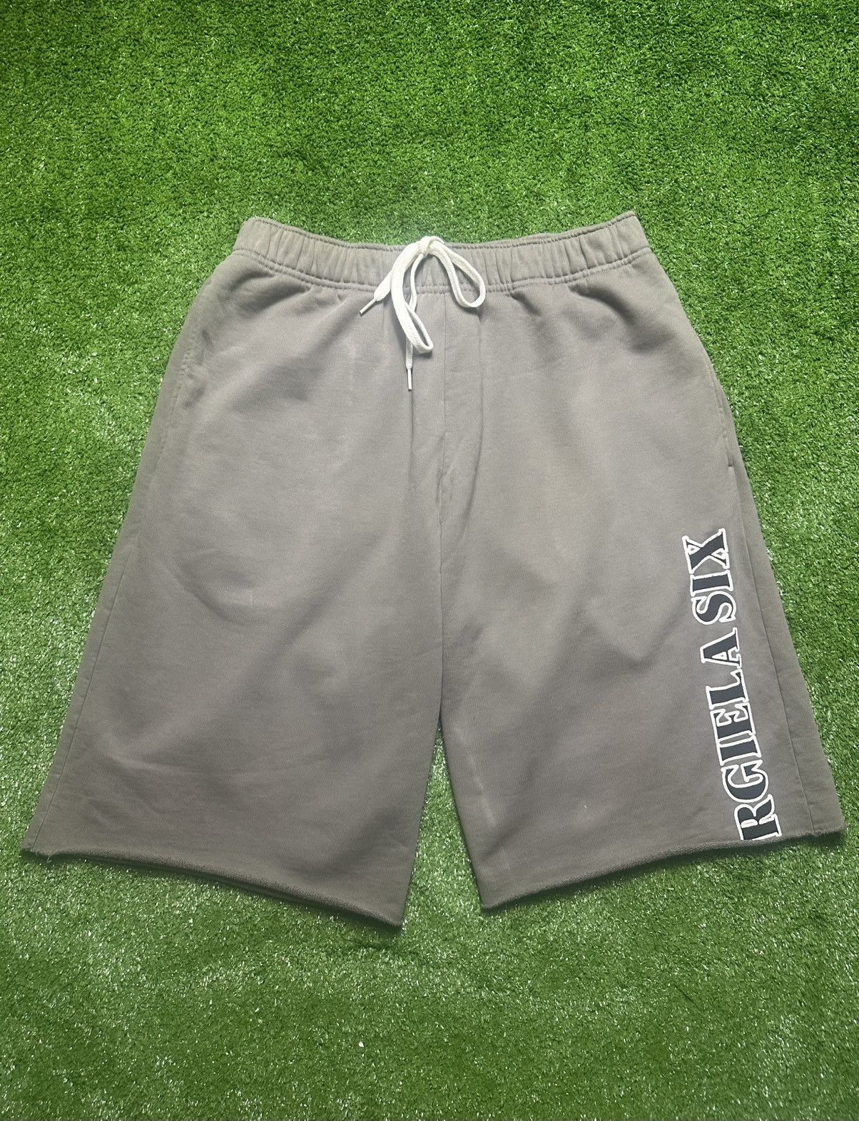 Maison Margiela Maison Margiela MM6 Shorts Size Large Size US 38 / EU 54 - 1 Thumbnail