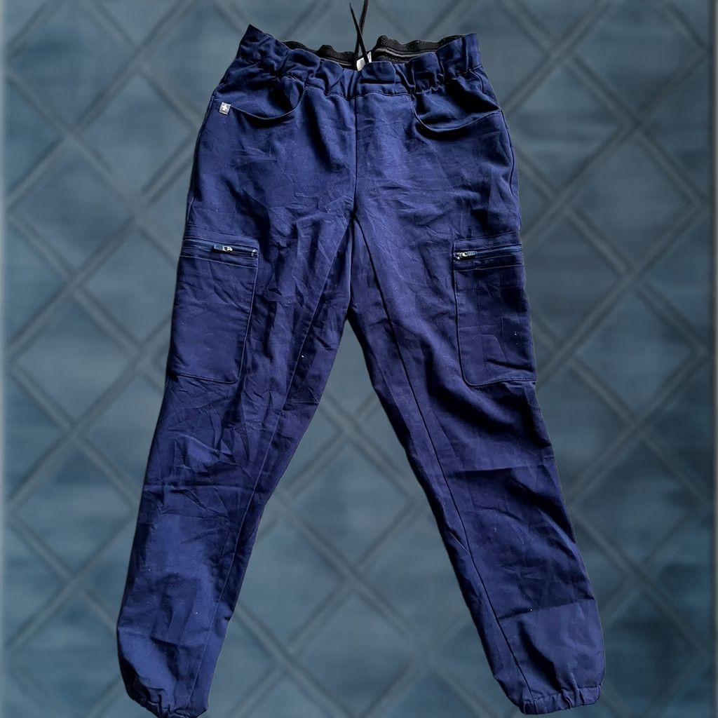 Vintage Figs Women’s XS Blue Scrub Pants High Waisted Utility Medical Solid Polyester Blue FIGS Women's XS Scrub Pants Size 26" / US 2 / IT 38 - 1 Thumbnail