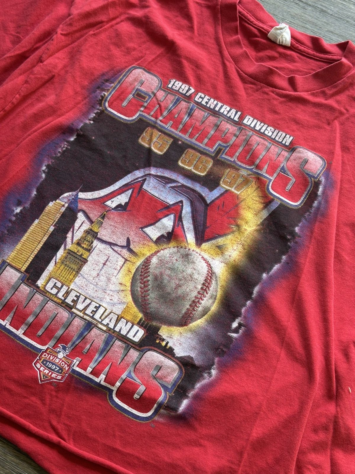 Vintage 1997 Starter Cleveland Indians Champions T-shirt Size US L / EU 52-54 / 3 - 1 Thumbnail