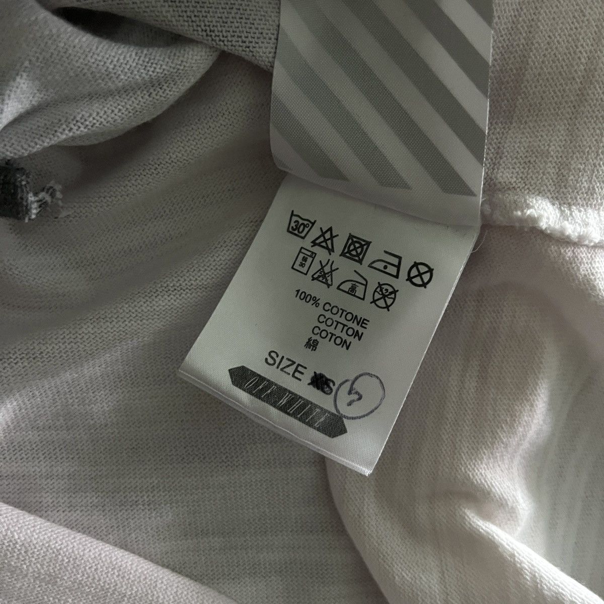 Off-White Off-White T-shirt Size US S / EU 44-46 / 1 - 11 Thumbnail