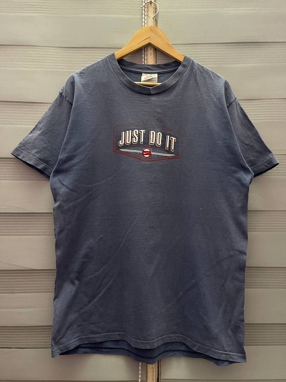 Nike 2000s Sun Faded Nike Just Do It Tees Size US L / EU 52-54 / 3 - 1 Thumbnail