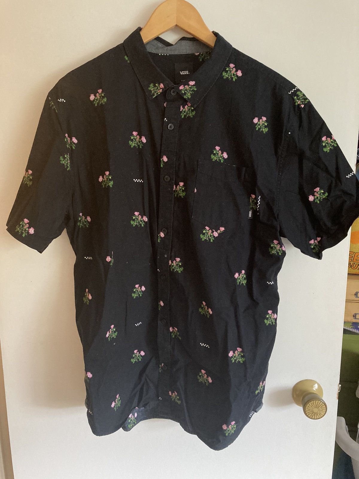 Vans Vans Checkered and Rose Design Button Up Shirt Size US XL / EU 56 / 4 - 1 Thumbnail