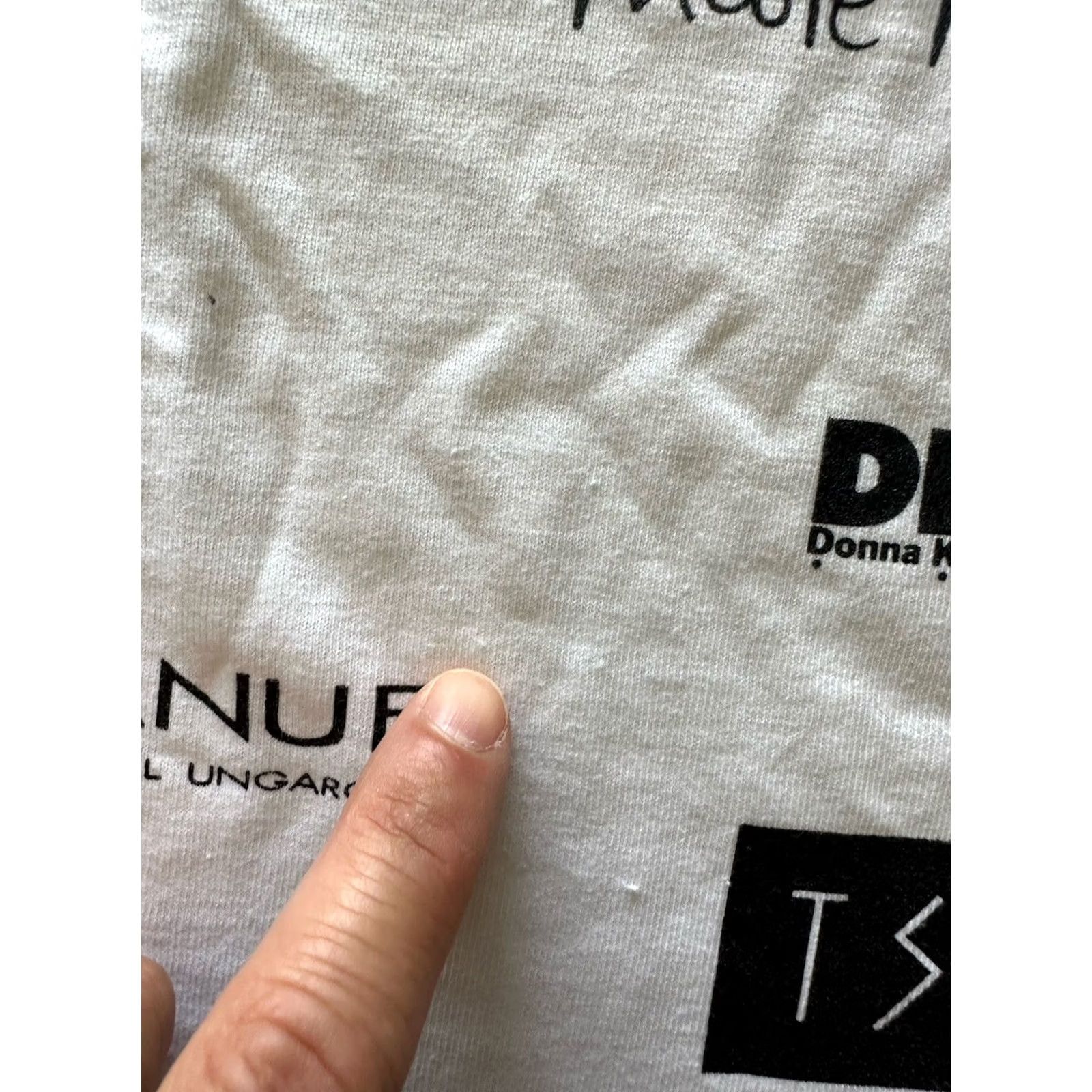 DKNY VINTAGE Hamrahs T-Shirt Unisex Adults XL White 90s Logo Single Stitch DC Comics/MaxMara/KORS/DKNY? Size US XL / EU 56 / 4 - 6 Thumbnail