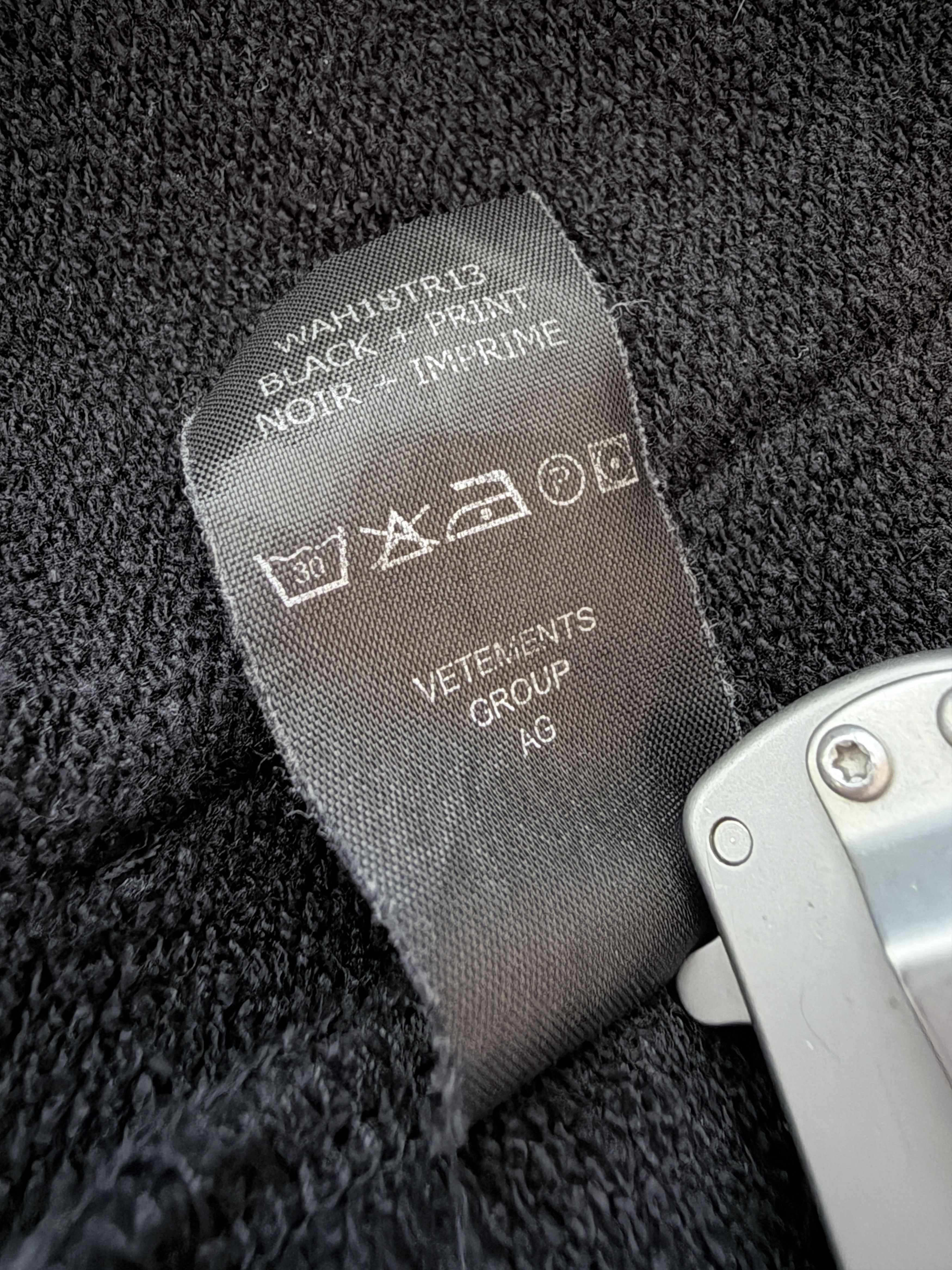 Vetements Vetements 2018 Metal Logo Tour Hoodie Black Size US L / EU 52-54 / 3 - 12 Thumbnail