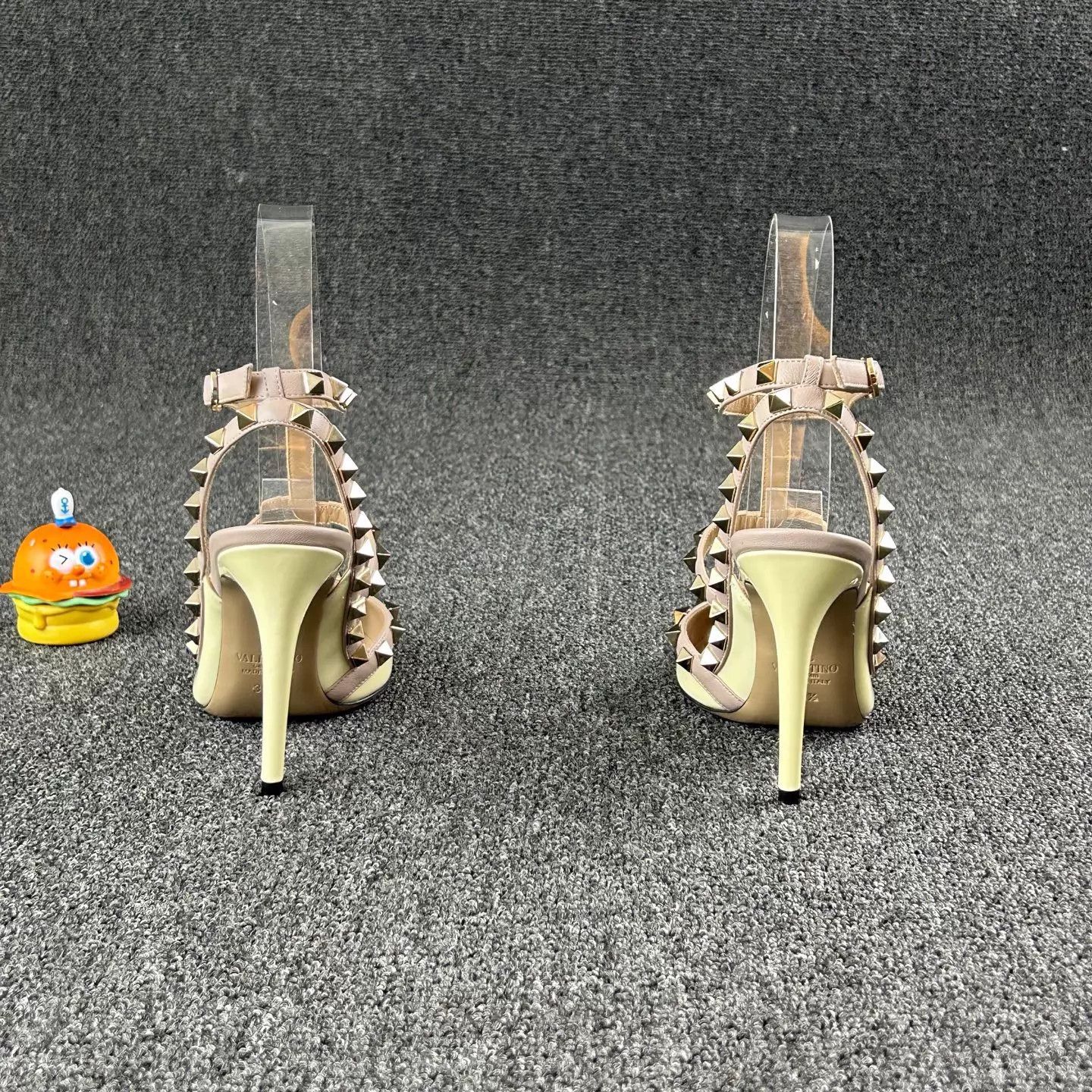 Valentino Valentino Rivet Pointed Toe Pumps EU 35.5 New Size US 5 / IT 35 - 5 Thumbnail