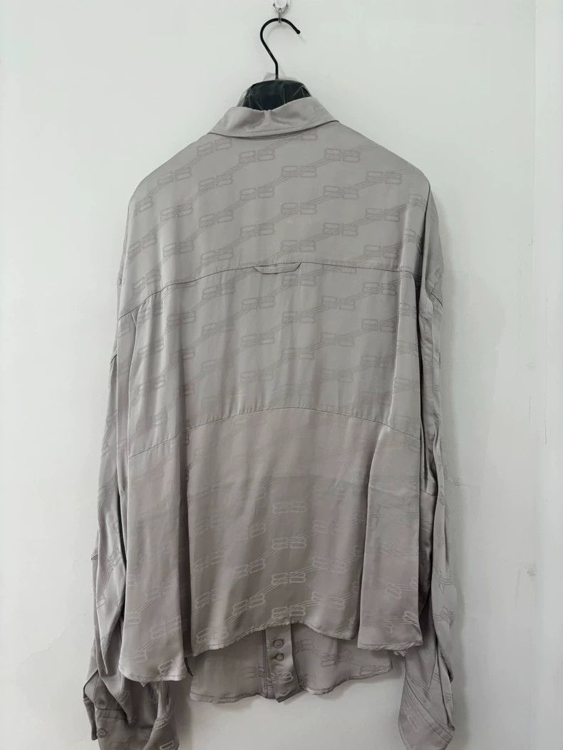 Balenciaga Balenciaga Ladies Shirt 100% Viscose \n Drop shoulder desi Size US M / EU 48-50 / 2 - 2 Thumbnail