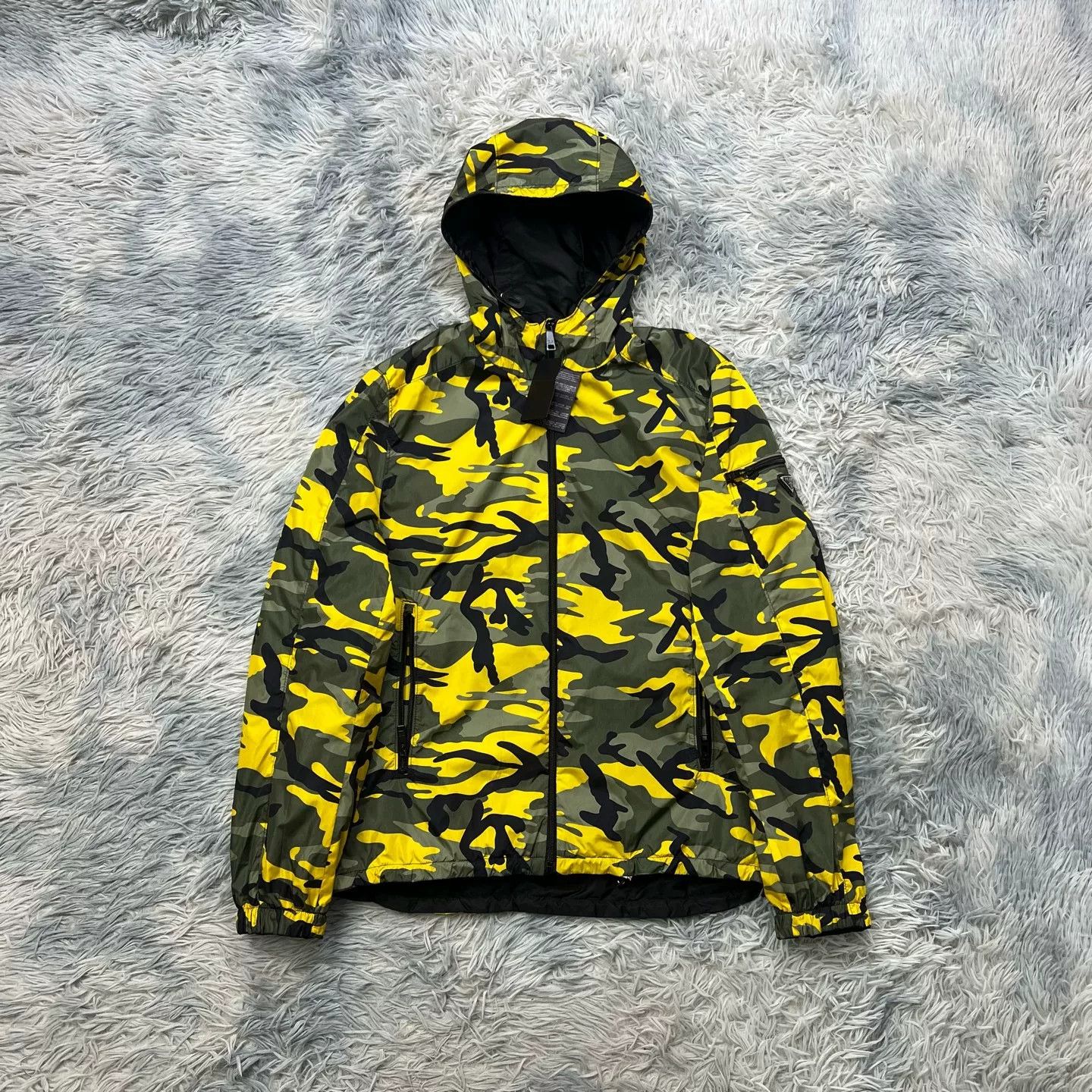 Prada prada camouflage reversible jacket with triangle logo Size US L / EU 52-54 / 3 - 1 Thumbnail