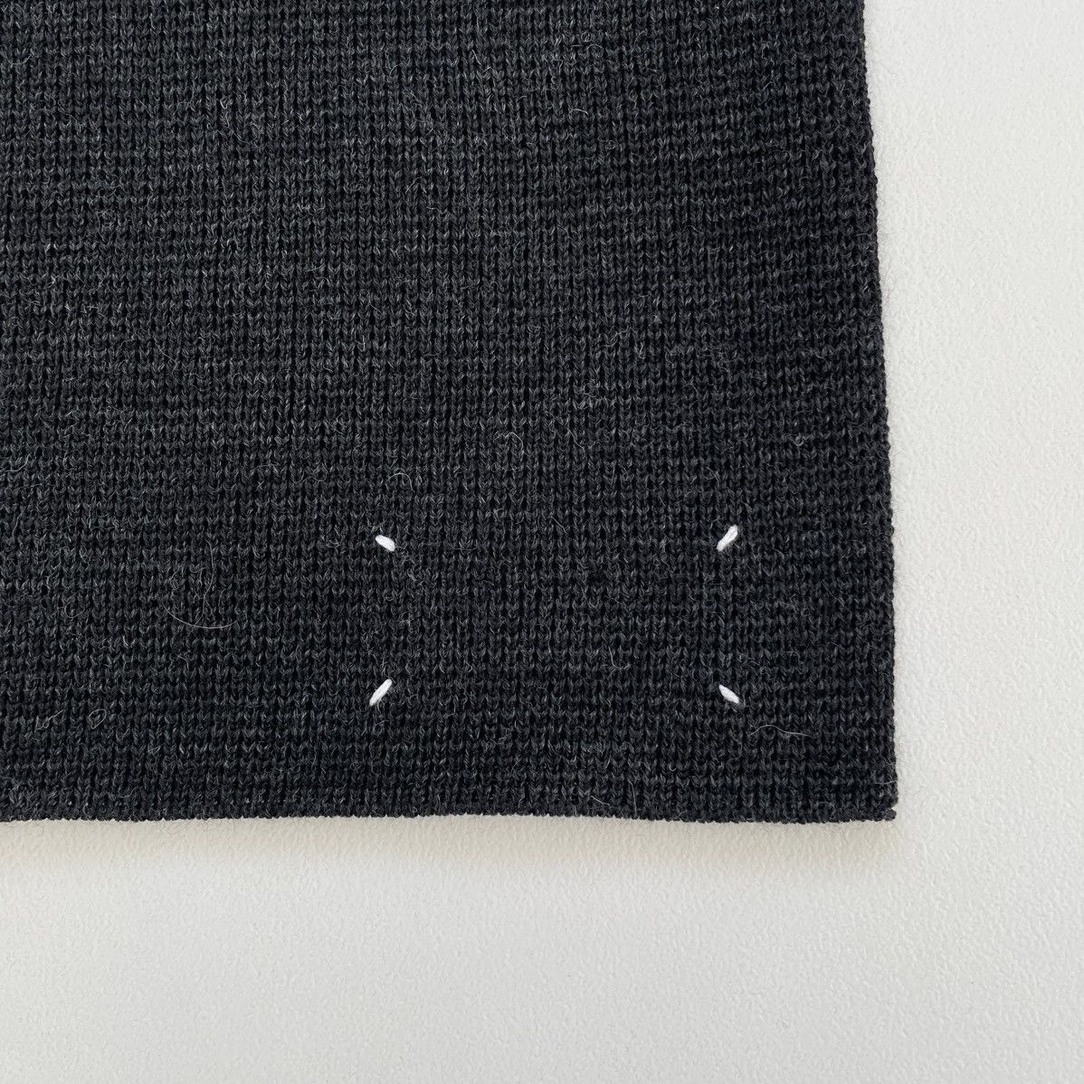 Maison Margiela A/W 2000 Waffle Weave Gray Wool Scarf Size ONE SIZE - 4 Thumbnail