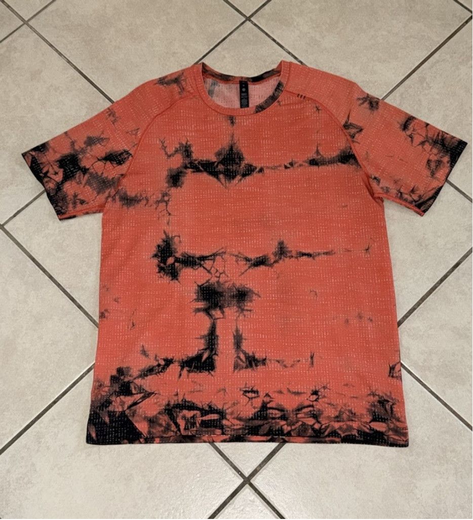 Lululemon LULULEMON METAL VENT SHORT SLEEVE ORANGE BLACK SIZE MEDIUM Size US M / EU 48-50 / 2 - 5 Thumbnail