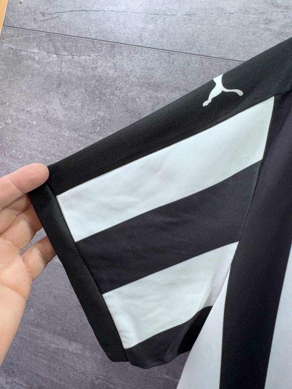 Puma Puma Newcastle United 2017-2018 Home Football Shirt Jersey Size US XL / EU 56 / 4 - 5 Thumbnail