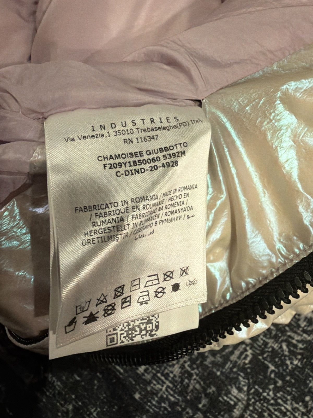 1017 ALYX 9SM × Moncler Rare 1017 alyx 9sm rainbow glossy down jacket Size ONE SIZE - 15 Thumbnail