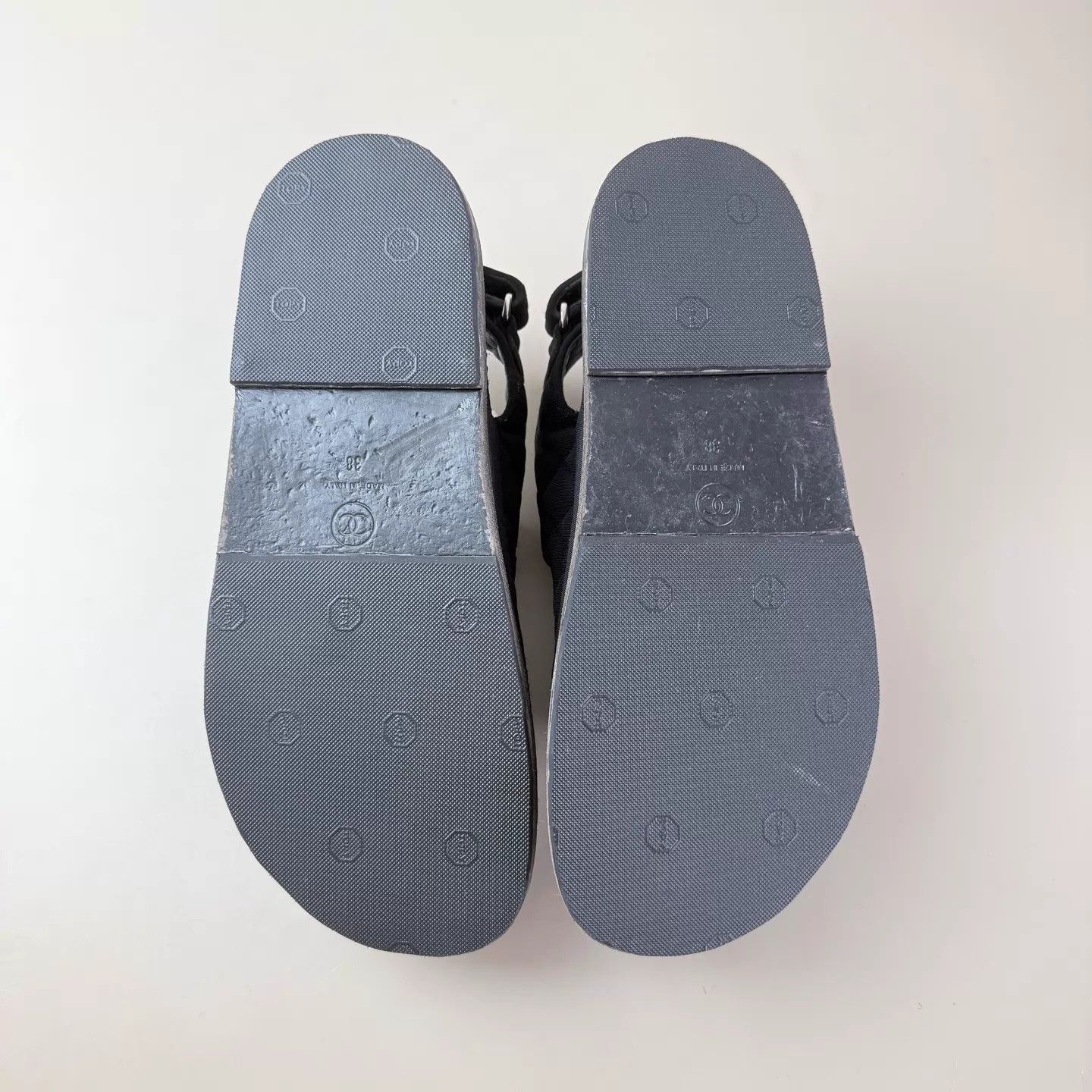 Chanel CHANEL Women's Black Silver Sparkle CC Sandals 38 Size US 7.5 / IT 37.5 - 7 Thumbnail