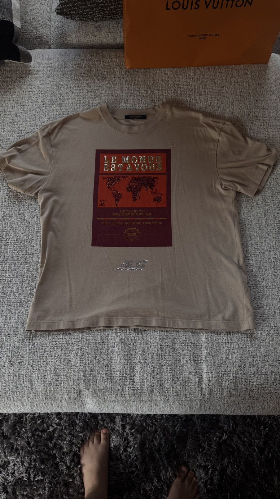 Louis Vuitton Louis Vuitton Embellished Graphic T-Shirt Size US L / EU 52-54 / 3 - 1 Thumbnail