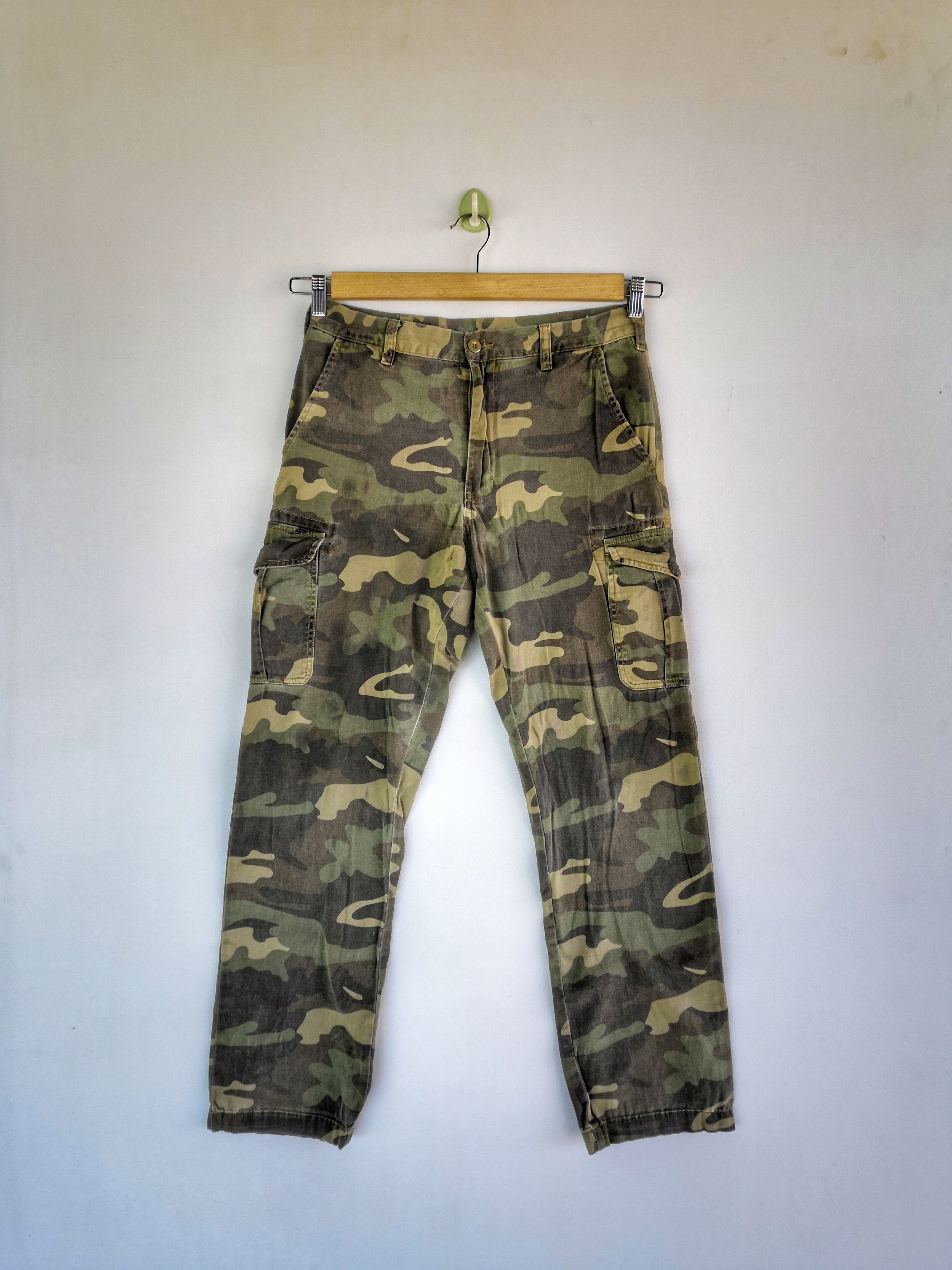 Japanese Brand Japanese Cargo Pants Multipocket Utility Camouflage Trouser Size US 30 / EU 46 - 1 Thumbnail