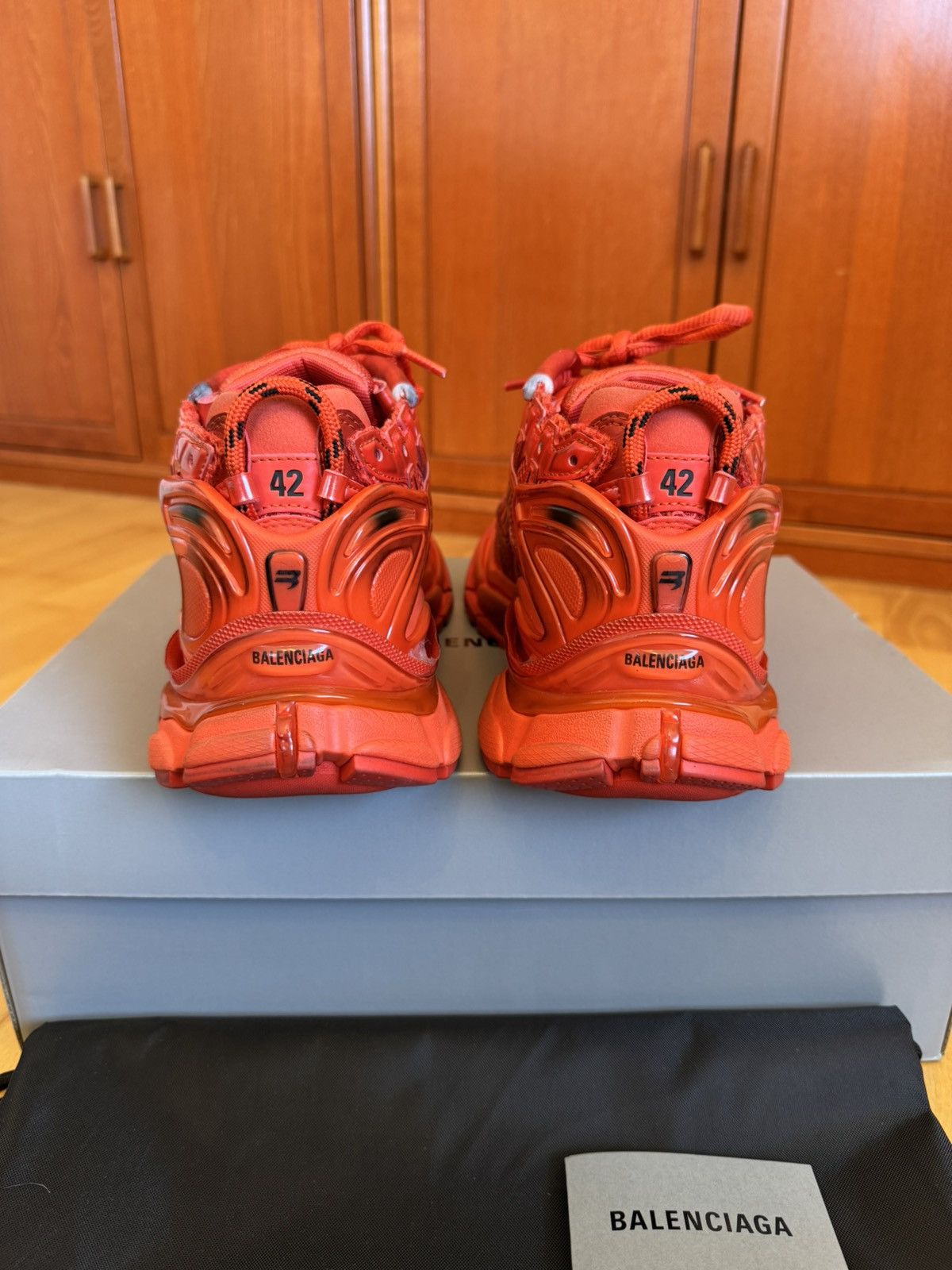 Balenciaga *NEW* Balenciaga Runner Triple Red Size US 9 / EU 42 - 8 Thumbnail