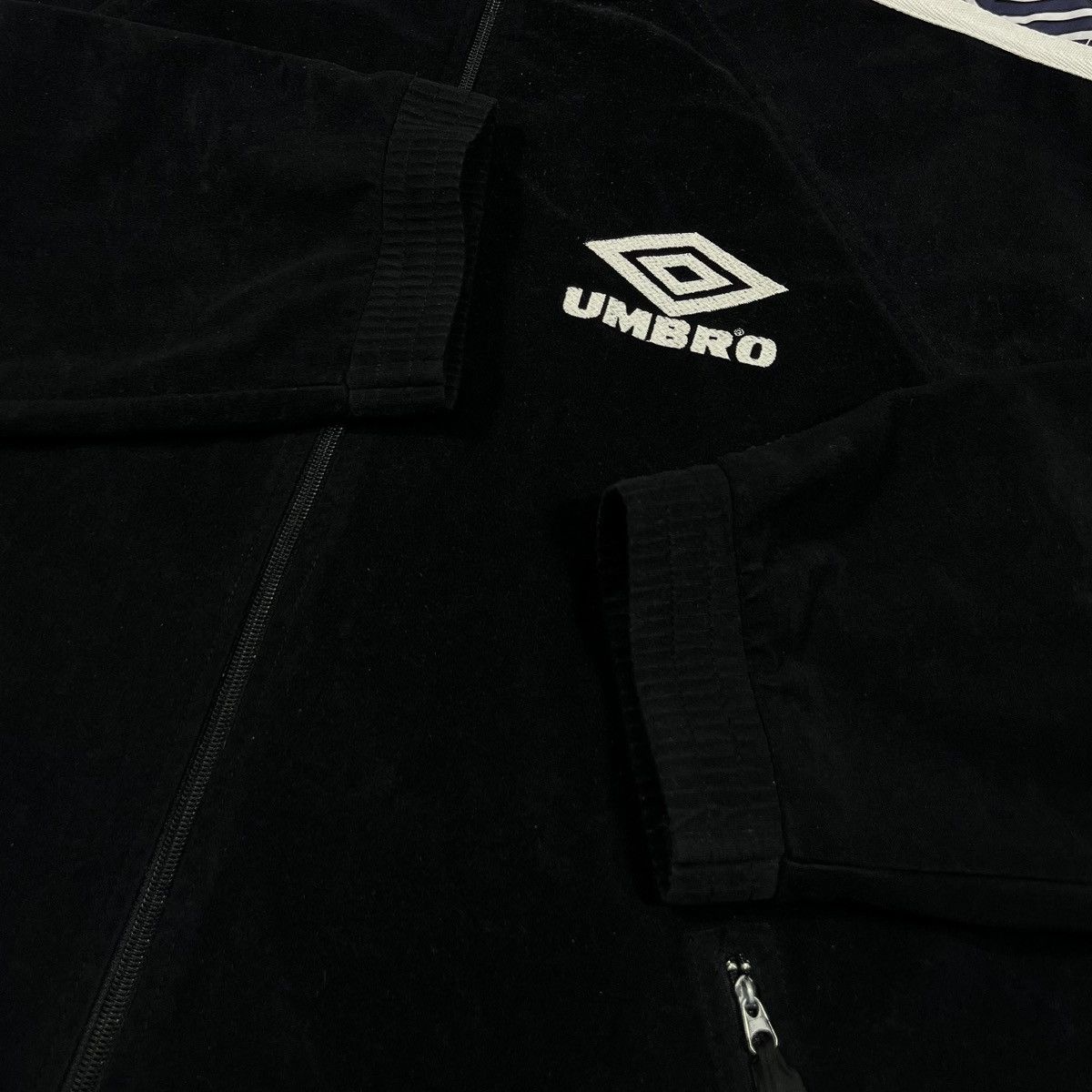 Umbro Vintage 90s UMBRO Velour Lampas Retro Light Track Jacket Size US L / EU 52-54 / 3 - 7 Thumbnail