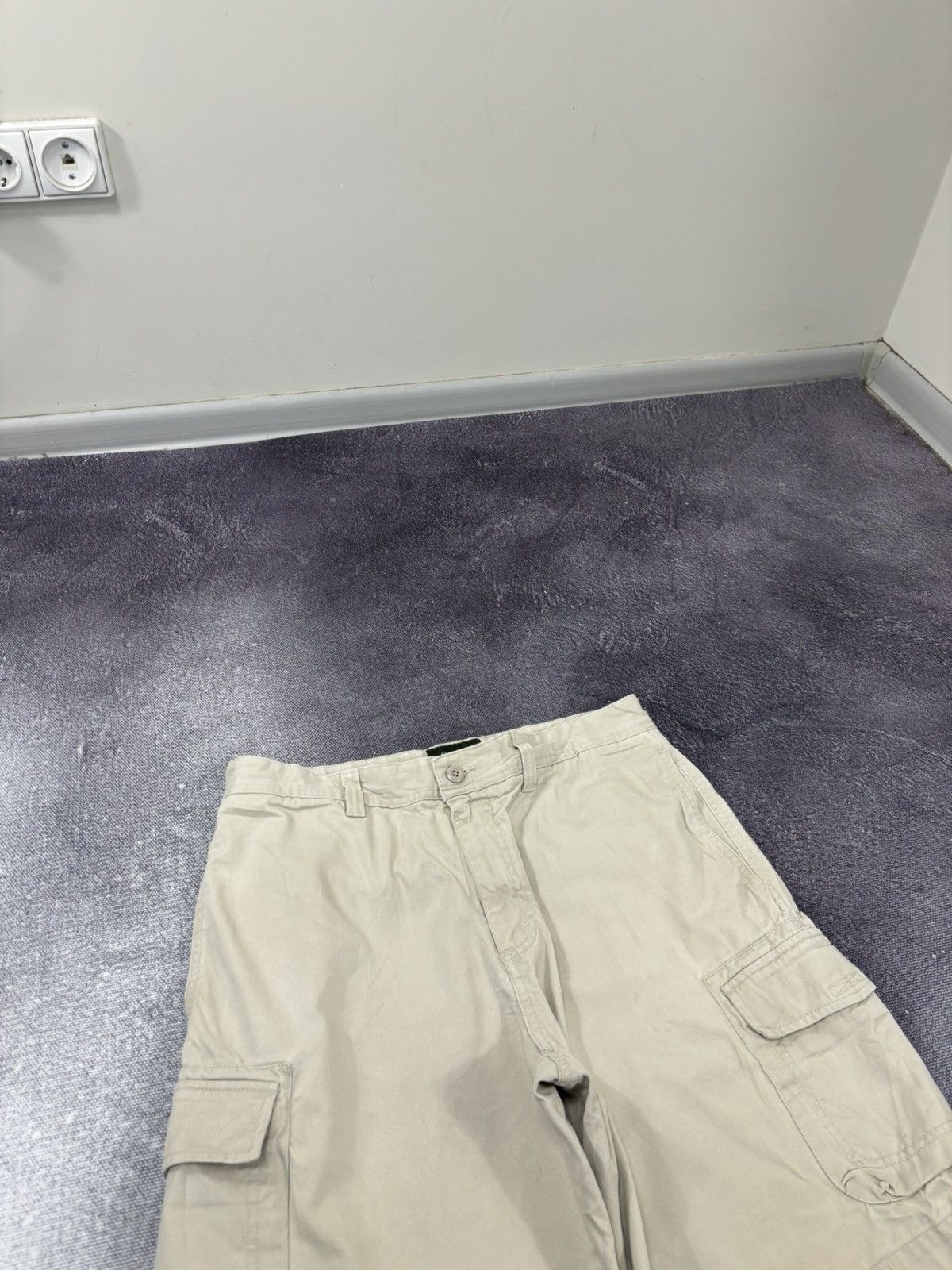 Eddie Bauer Vintage Eddie Bauer Y2K 2000s Beige Hype Cargo Shorts Size US 33 - 4 Thumbnail