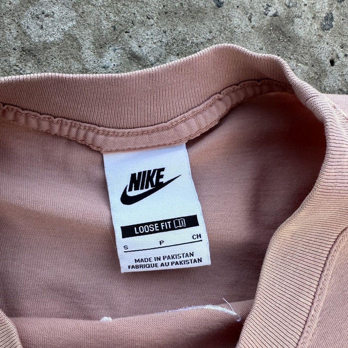 Nike Vintage Japanese Style Nike T-shirts Centre Logo Y2K 00s USA Size US S / EU 44-46 / 1 - 7 Thumbnail