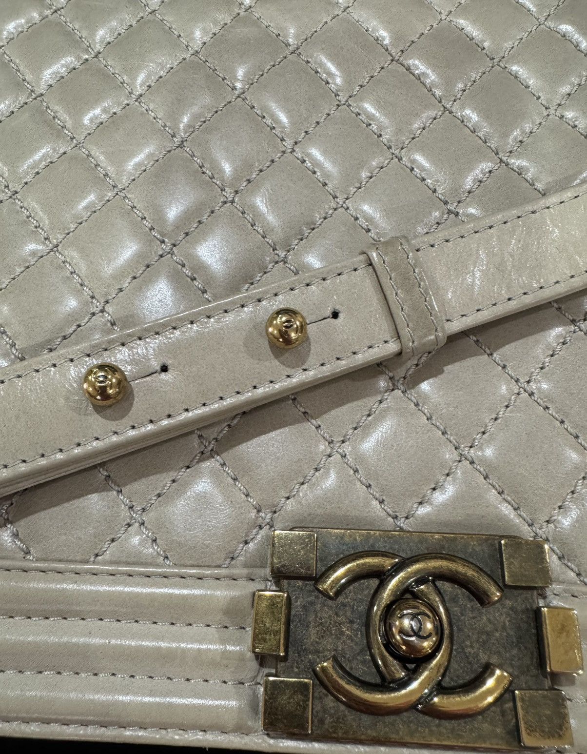 Chanel Chanel Boy Bag in Beige Lambskin with Antiqued Gold Hardware Size ONE SIZE - 6 Thumbnail