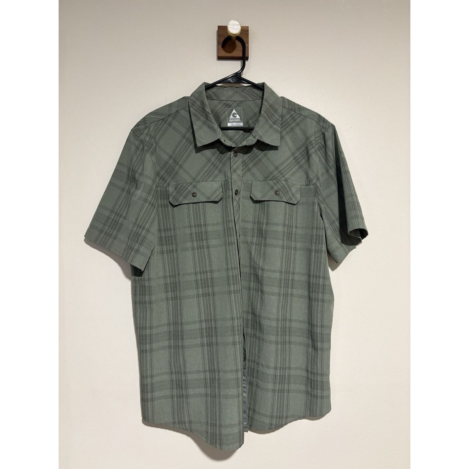 Other GERRY Shirt Adult Large Green Short Sleeve Tech Button Down Size US L / EU 52-54 / 3 - 1 Thumbnail