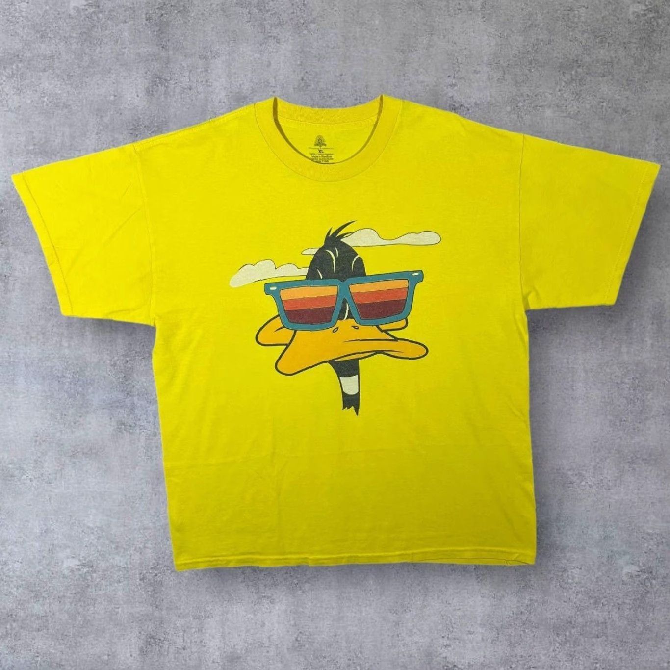 Vintage Looney Tunes Daffy Duck Graphic Yellow T-Shirt XL Men Size US XL / EU 56 / 4 - 2 Thumbnail