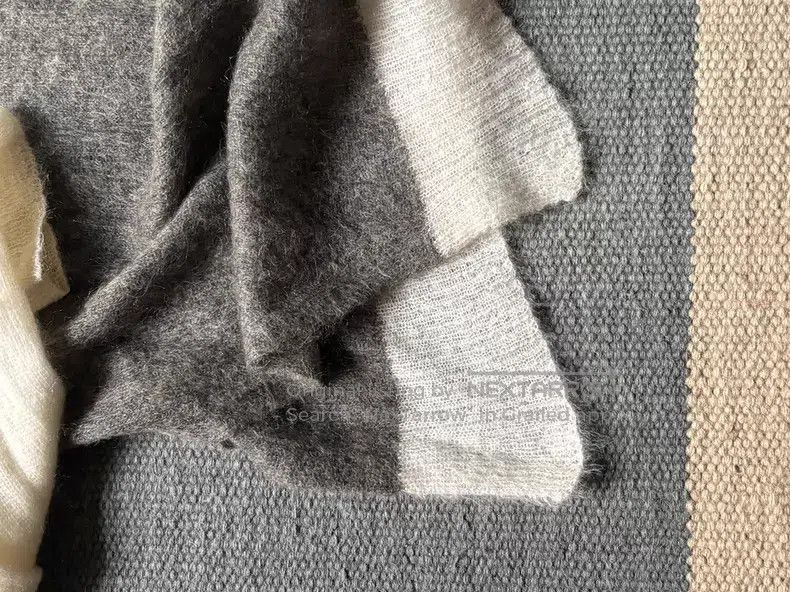 Other Helmut Lang size P Mohair mid-length sweater Size XXS / US 00 / IT 34 - 2 Thumbnail