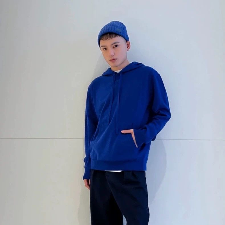 Louis Vuitton Louis Vuitton Blue neckline embossed logo hoodie Size US S / EU 44-46 / 1 - 8 Thumbnail