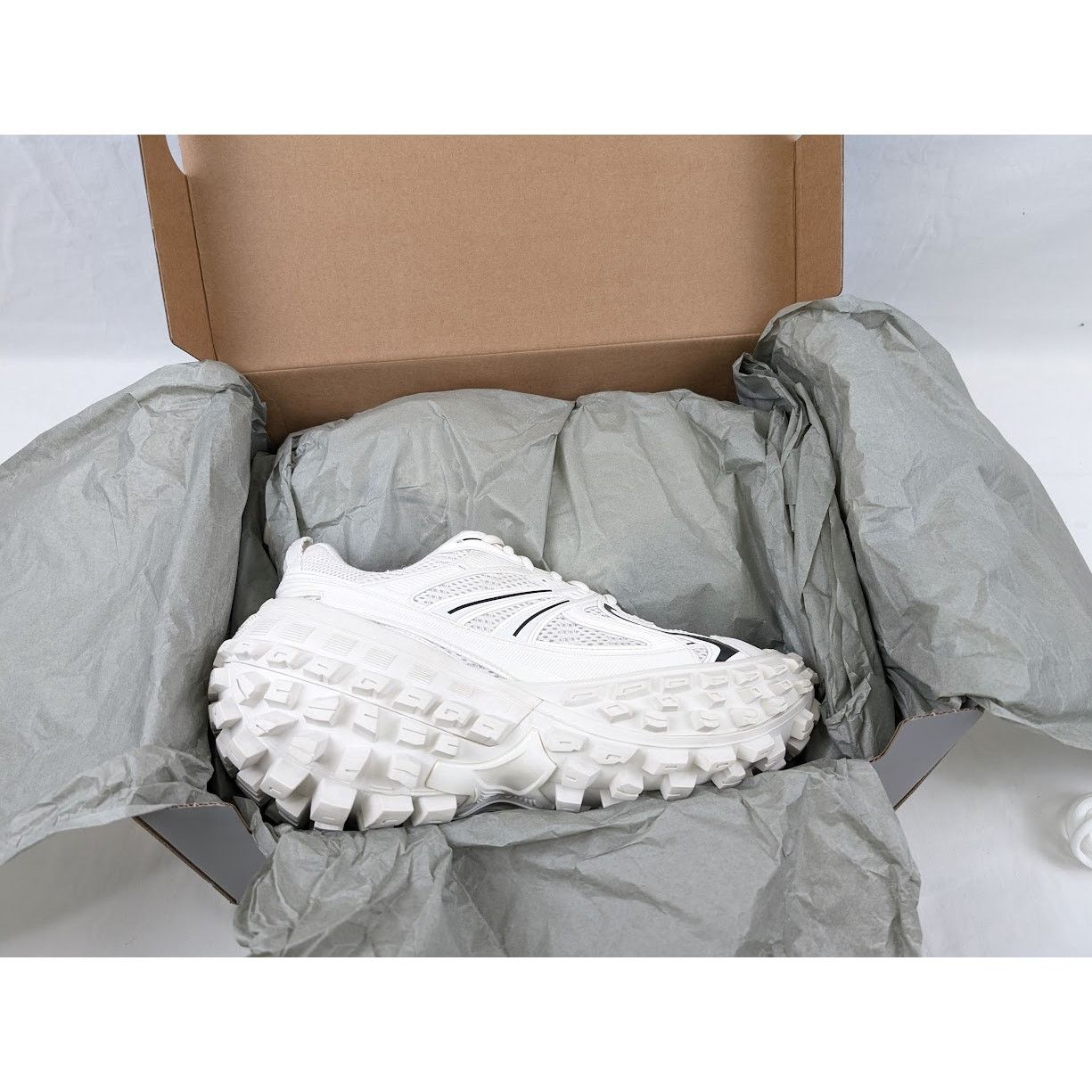 Balenciaga o1rshd1 Contrast Defender Bouncer in Eggshell/Black Size US 8 / EU 41 - 21 Thumbnail