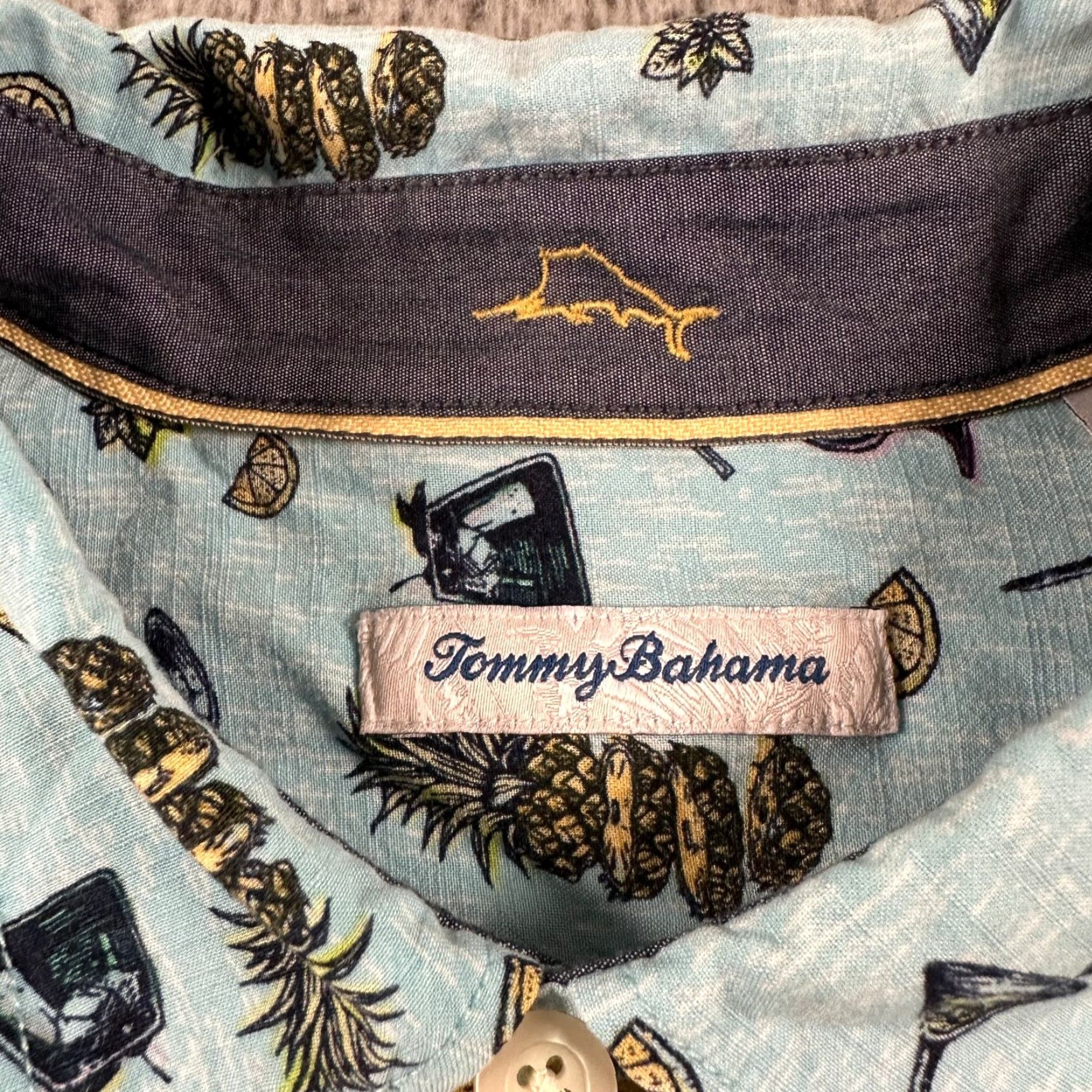 Tommy Bahama Tommy Bahama Shirt Mens XL Aqua Cocktail Pineapple Short Sleeve Button-Up Hawaiian & Aloha Shirt Camp Collar Size US XL / EU 56 / 4 - 3 Thumbnail