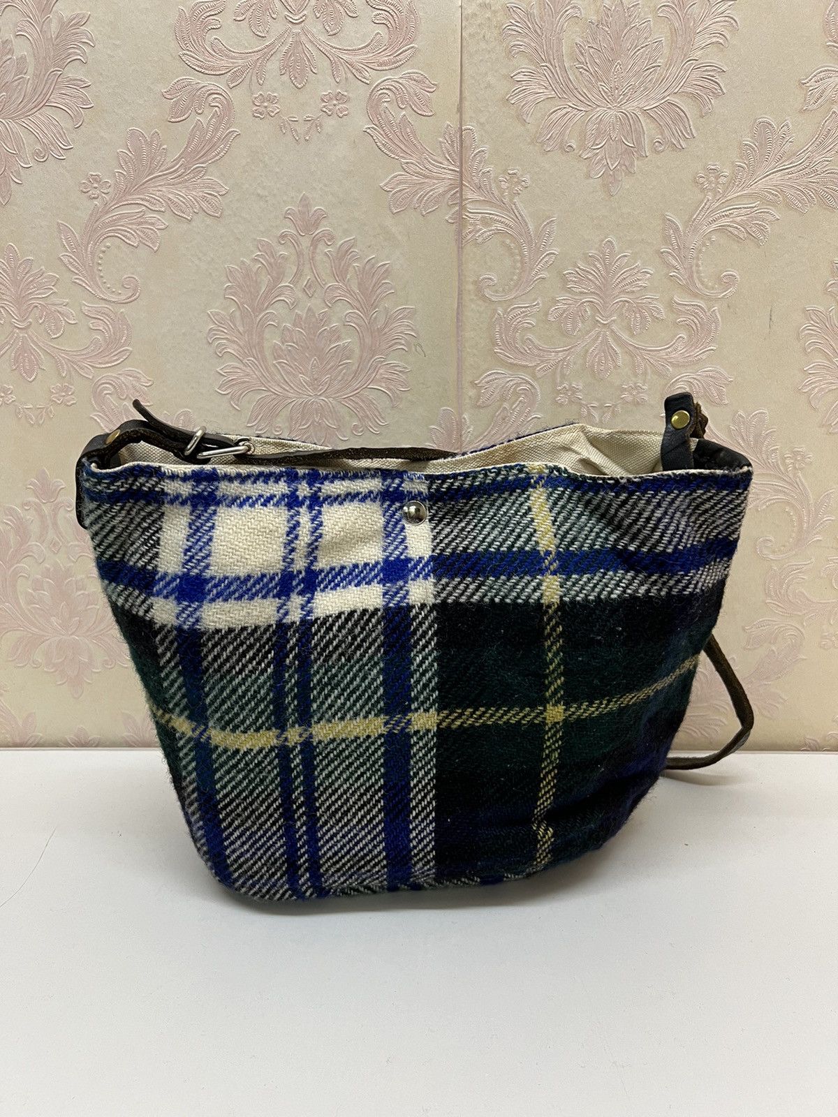 URBAN RESEARCH DOORS Urban Research Doors Plaid Tartan Sling Bag Size ONE SIZE - 5 Thumbnail