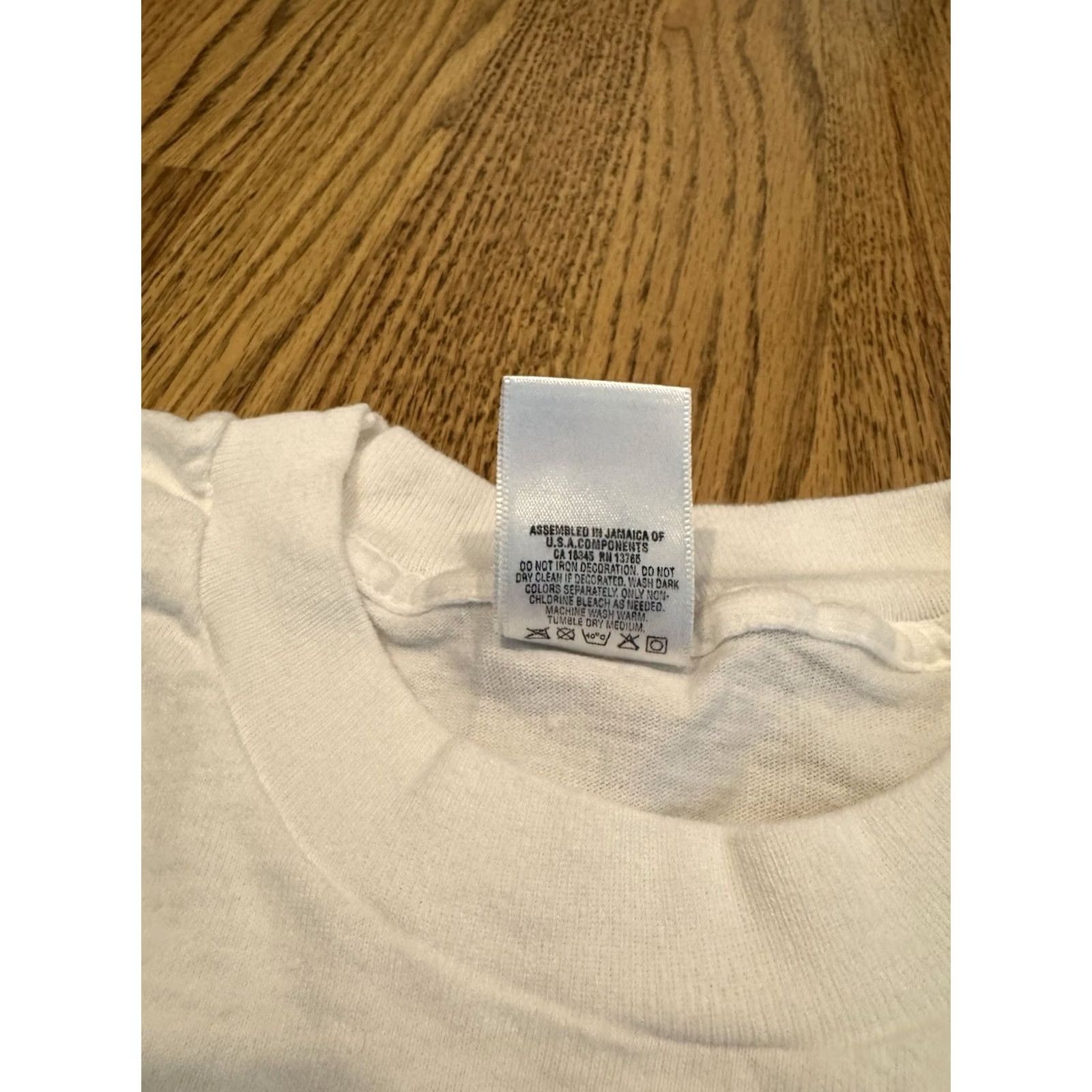 Fruit Of The Loom VINTAGE Neiman Marcus Art Graphic T Shirt XL White 90s Chicago Vtg Mens Short Sleeve Graphic Art Designer 90s Chicago White XL Size US XL / EU 56 / 4 - 4 Thumbnail