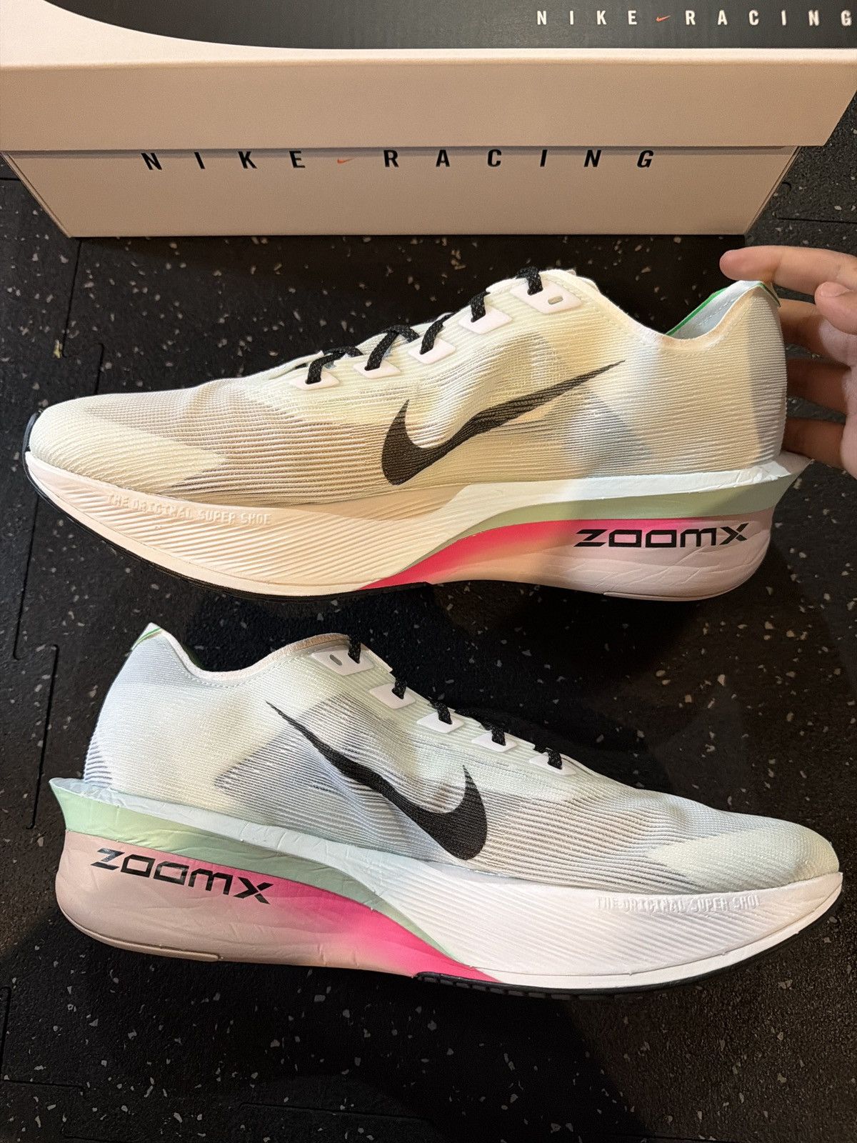 Nike Nike VaporFly 4 Hyper Pink/ Mint Foam Size US 11 / EU 44 - 2 Thumbnail