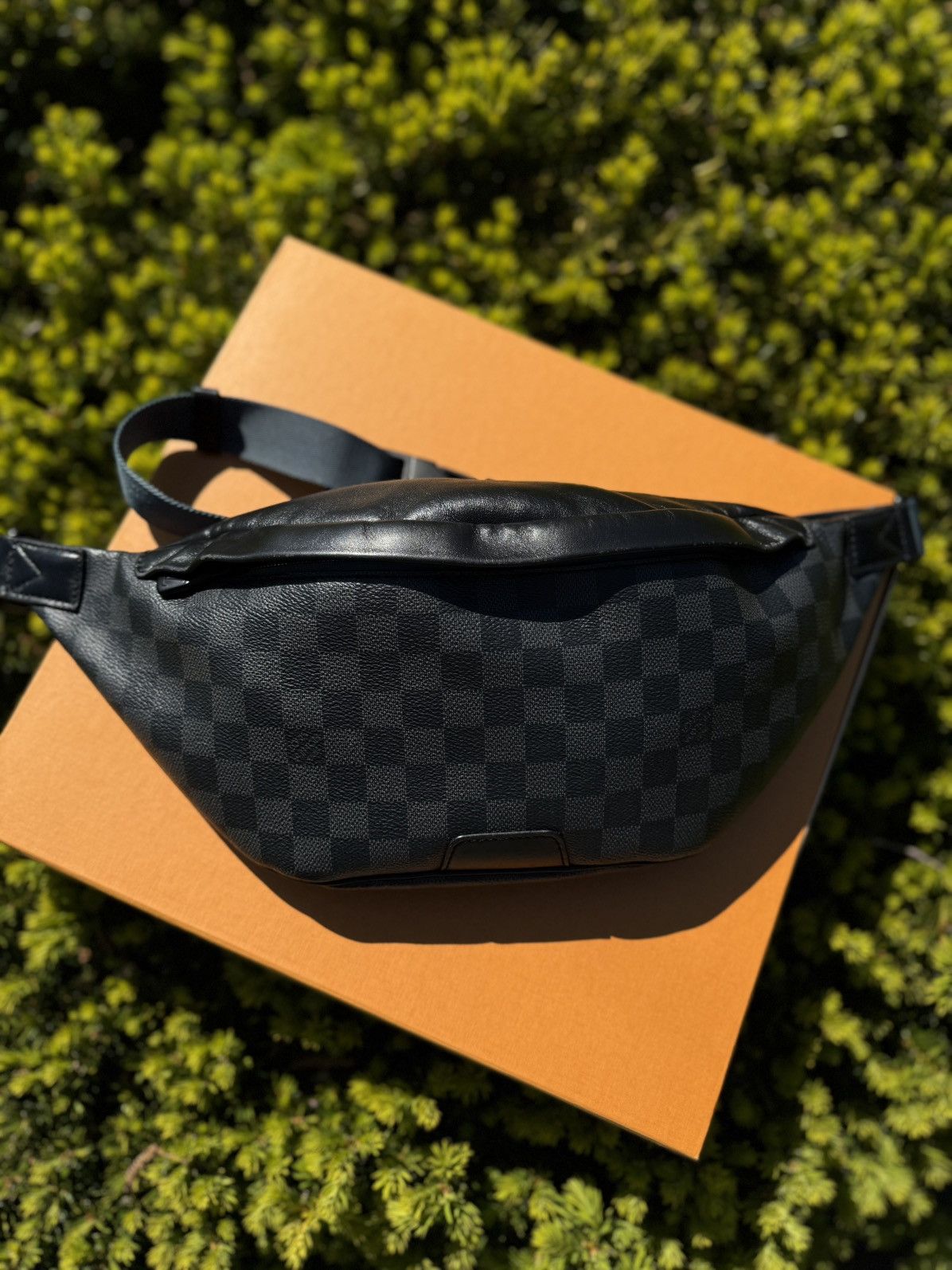 Louis Vuitton Louis Vuitton Navy Blue Discovery Belt Bag/ Cross Over 🧼 Size ONE SIZE - 3 Thumbnail