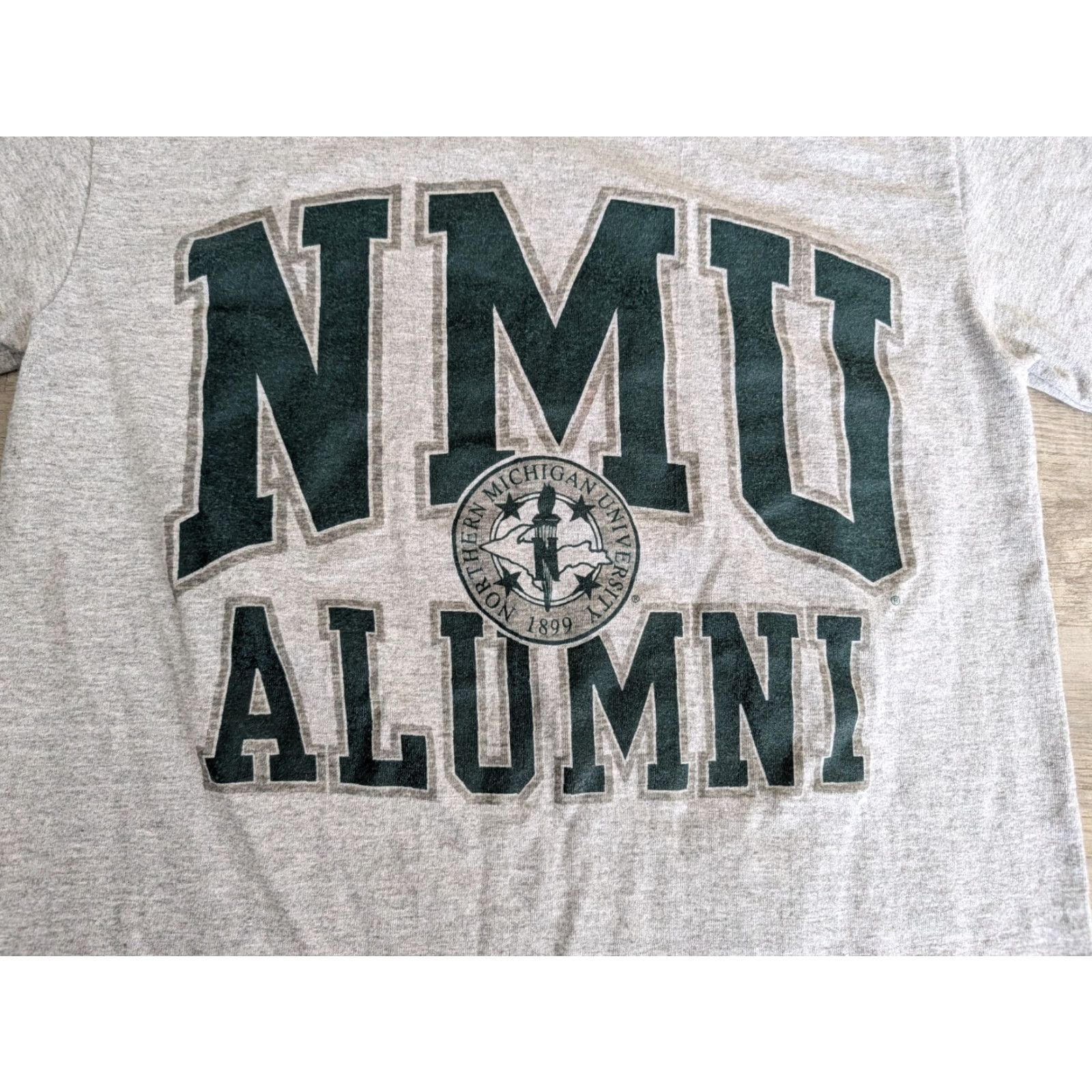 Vintage VINTAGE NMU Alumni Gray T-Shirt Crest NMU Wildcats Gear for Sports Big Cotton Unisex Adults Small Mens Girls Womens Size US S / EU 44-46 / 1 - 3 Thumbnail