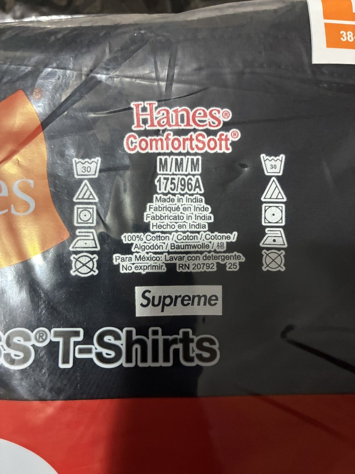 Hanes × Supreme Supreme x Hanes Tagless Tees (3 Pack) Size US M / EU 48-50 / 2 - 3 Thumbnail