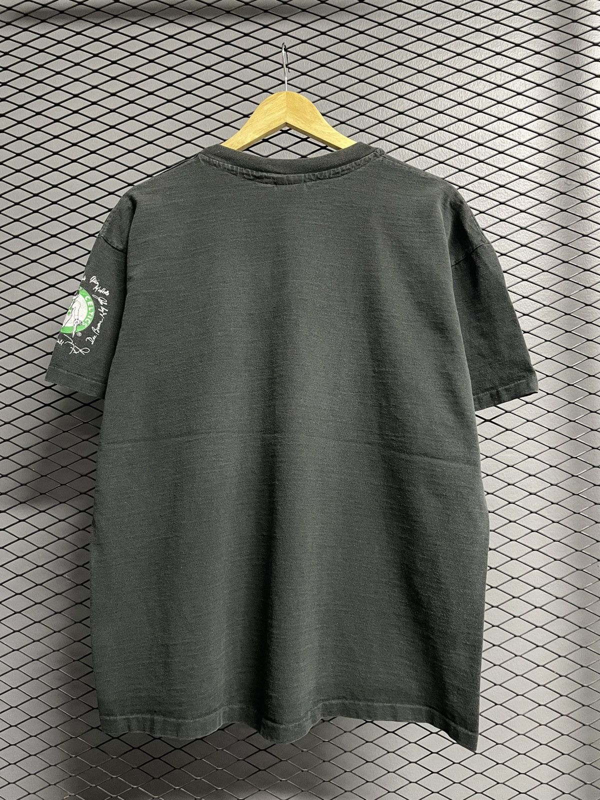 NBA Vintage 90s NBA Boston Celtics Shattered Backboard T-Shirt. Size US XL / EU 56 / 4 - 2 Thumbnail