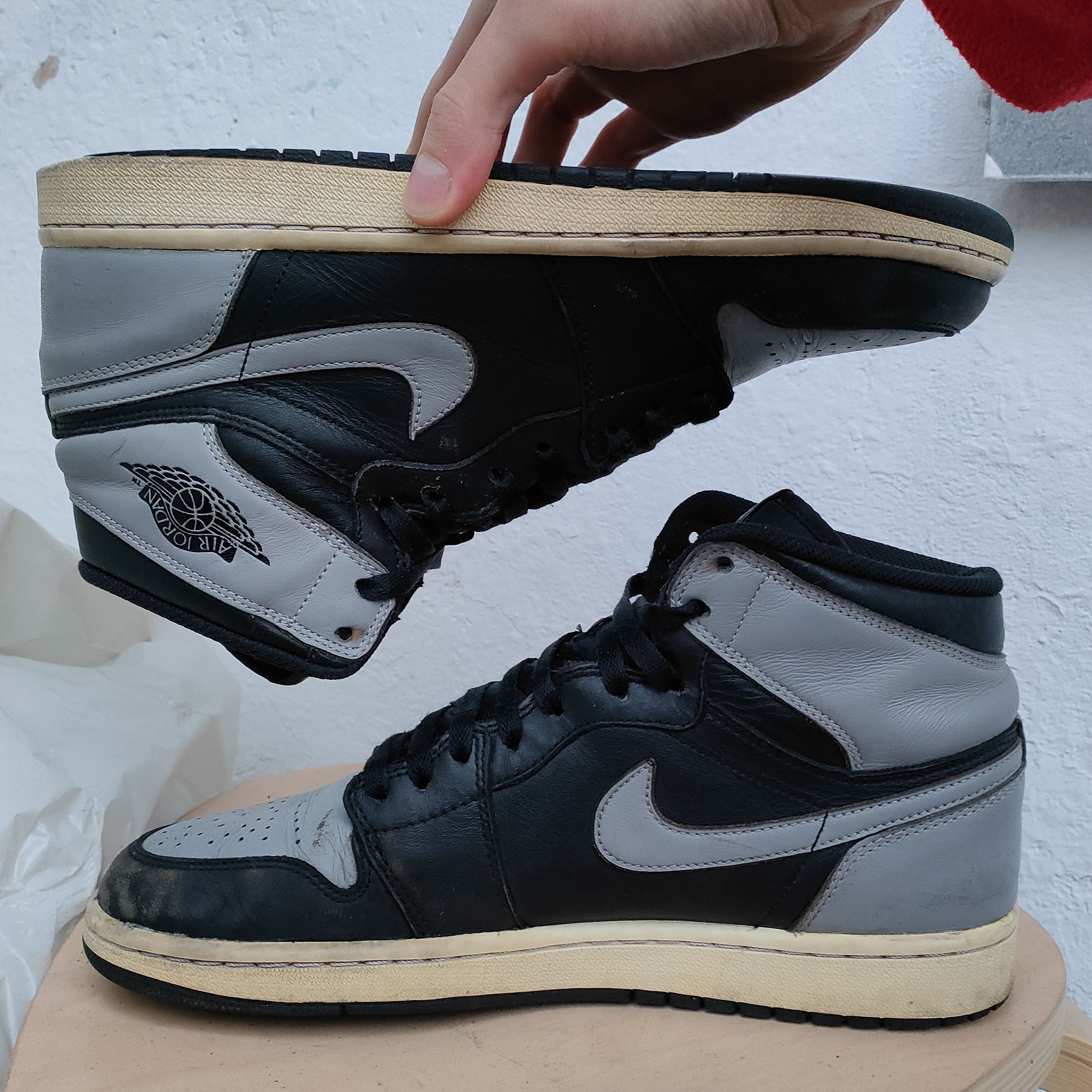 Jordan Brand 2013 Nike Air Jordan 1 Retro Shadow 555088-014 Size US 10 / EU 43 - 5 Thumbnail