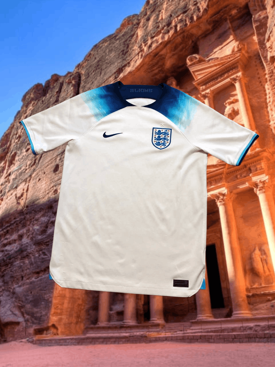 Nike Sportwear Jerseys Nike football England Vintage T-Shirt Y2K Size US XL / EU 56 / 4 - 1 Thumbnail