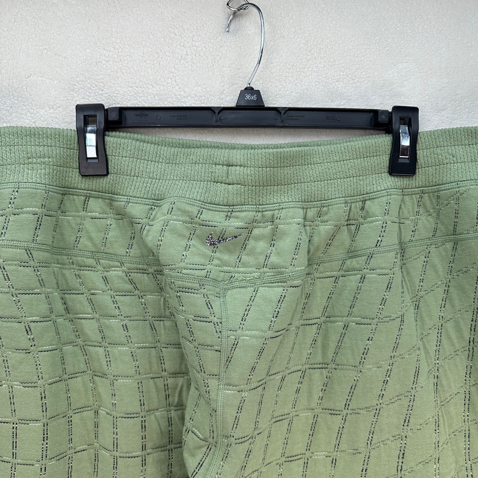 Nike NIKE WOMEN'S 3X YOGA QUILTED PANTS SAGE GREEN LUXE THERMA-FI Size 42" / US 20 - 8 Thumbnail
