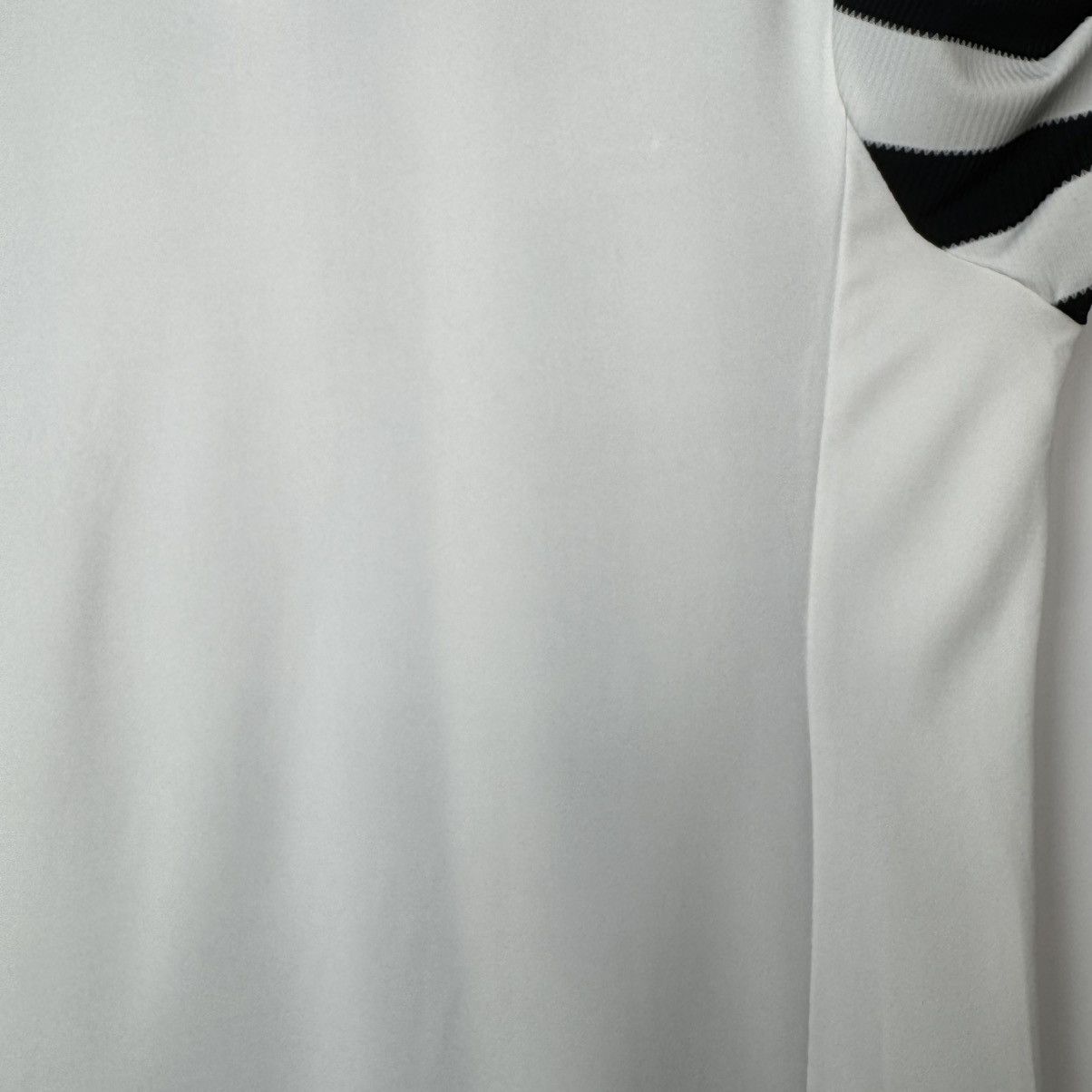 Adidas JUVENTUS 2015 2016 HOME FOOTBALL SHIRT SOCCER JERSEY ADIDAS Size US M / EU 48-50 / 2 - 21 Thumbnail