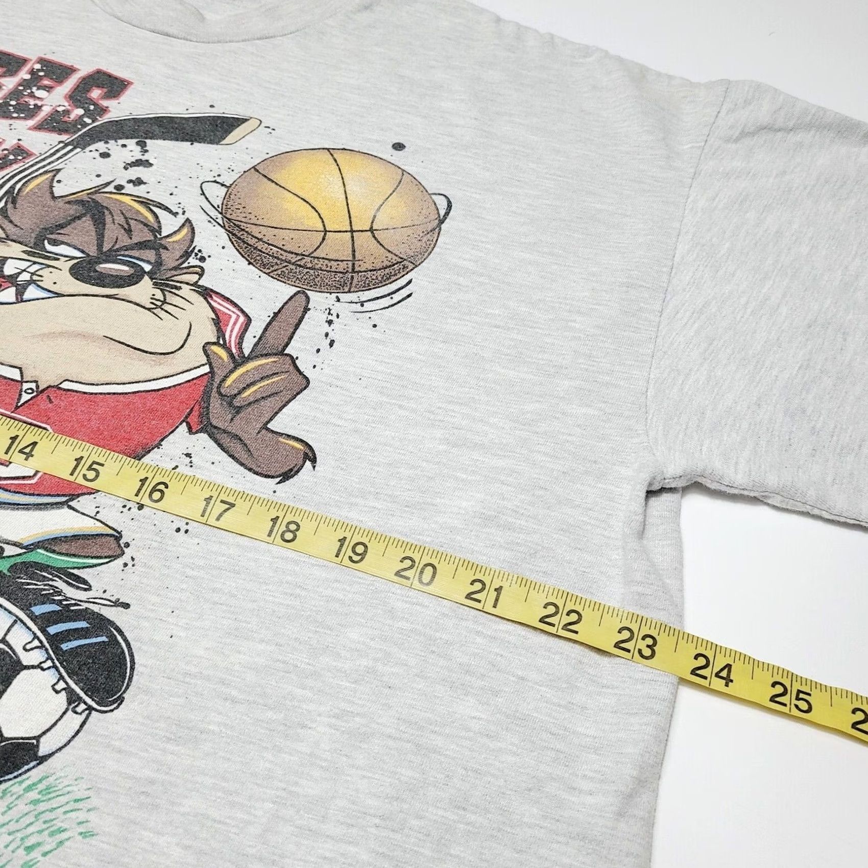 Vintage VINTAGE Looney Tunes Taz Sports Football Basketball T-shirt Men XL Gray Regular Short Sleeve Mens 1990s USA Cotton Size US XL / EU 56 / 4 - 6 Thumbnail