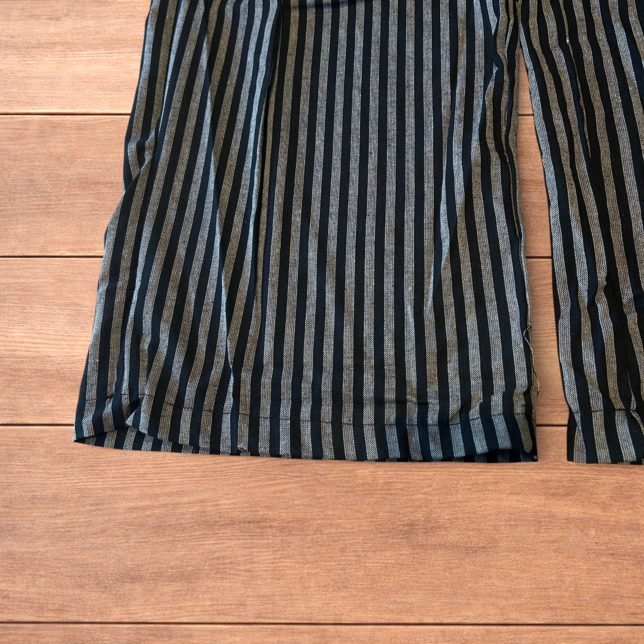 Japanese Brand Vintage style baggy wide striped trousers in black/grey. Size US 34 / EU 50 - 4 Thumbnail