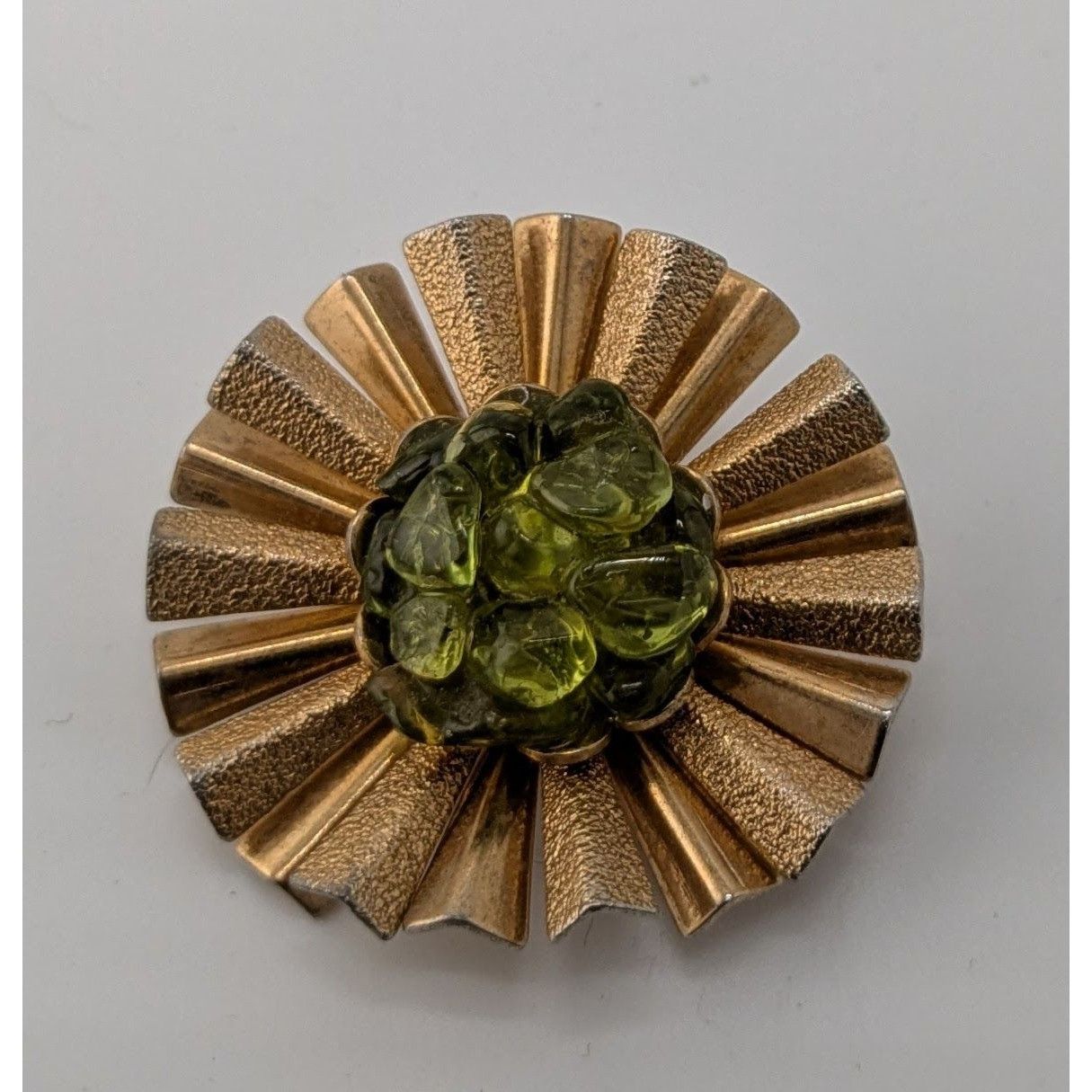 Other Vintage Retro Sunburst Gold-Tone Brooch With Green Glass Cen Size ONE SIZE - 5 Thumbnail