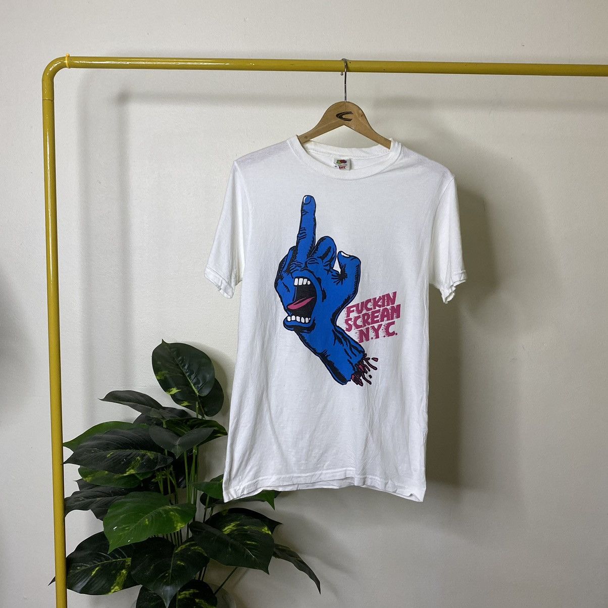 Vintage Vintage 2000s Fuckin Scream NYC Streetwear Skater Tee Size US S / EU 44-46 / 1 - 1 Thumbnail