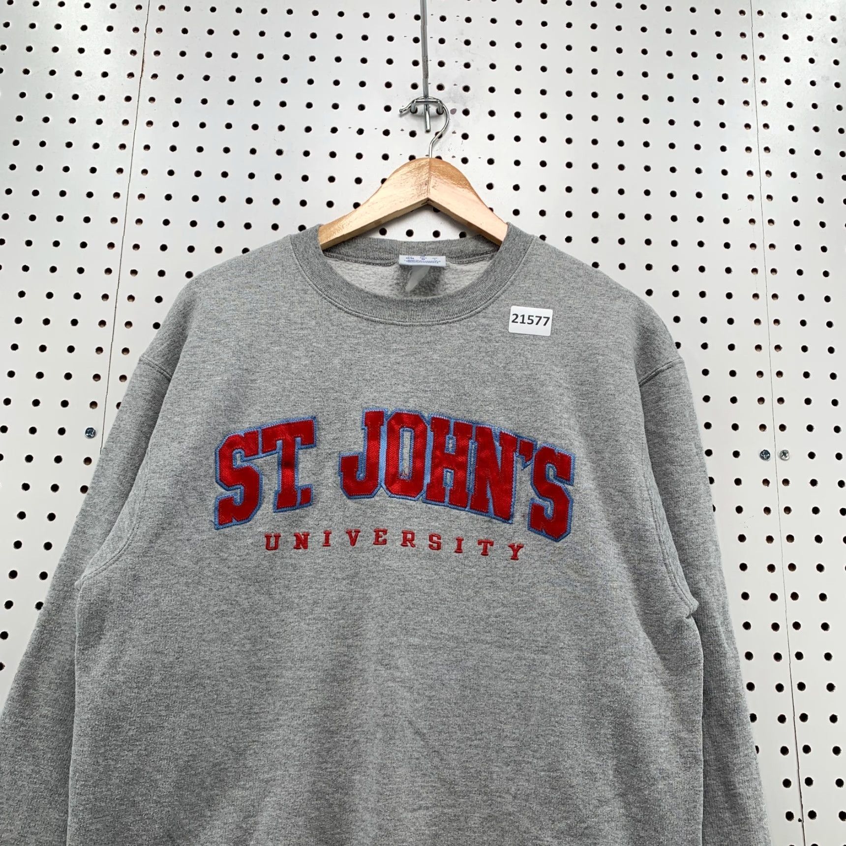 Champion VINTAGE St John University Sweatshirt Mens Medium Gray Champion Crewneck Fleece Embroidered University Mens Size US M / EU 48-50 / 2 - 2 Thumbnail