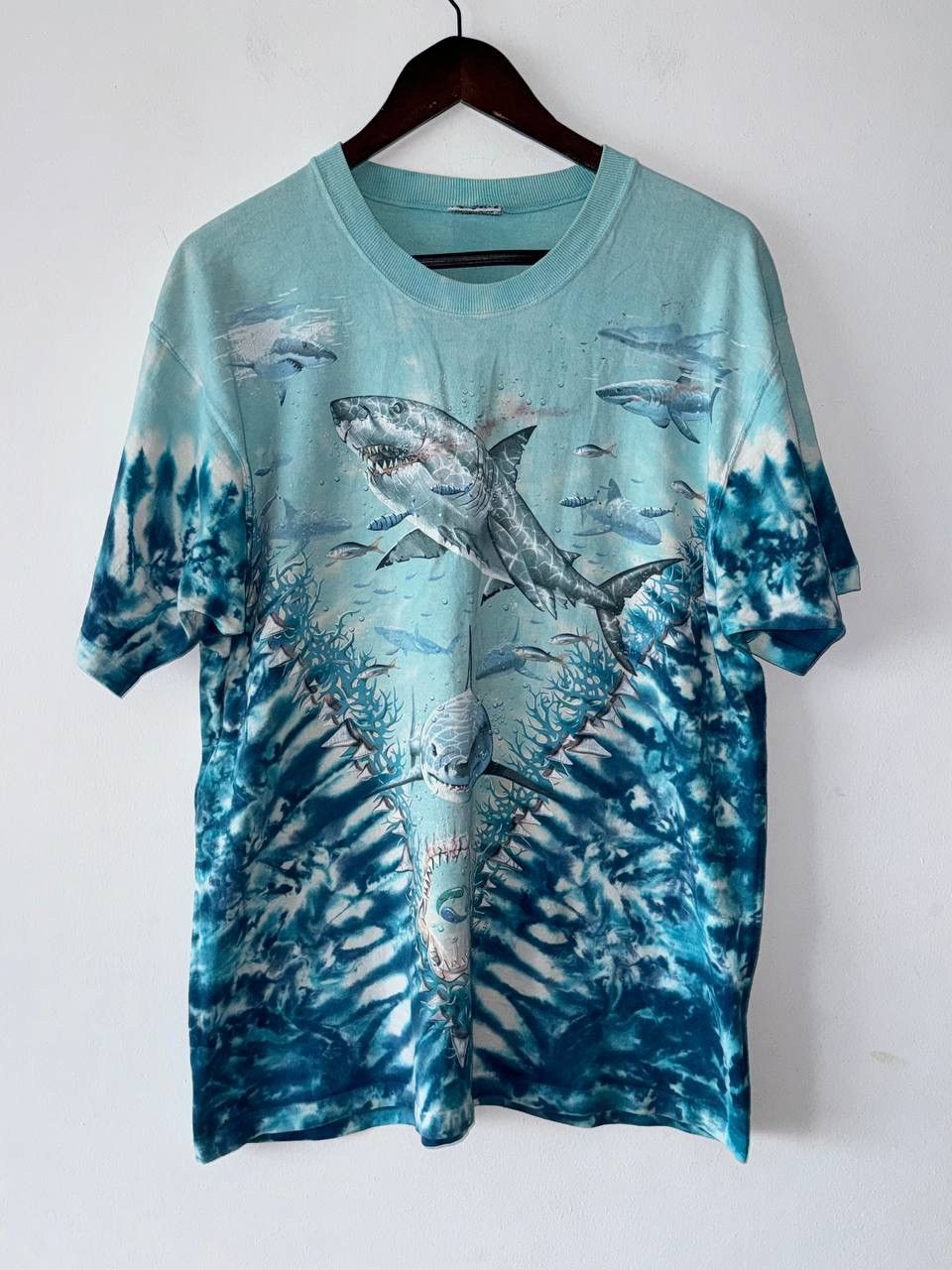 Liquid Blue 🔥🔥 1997 Vintage Liquid Blue Shark Print T-Shirt Size US L / EU 52-54 / 3 - 1 Thumbnail